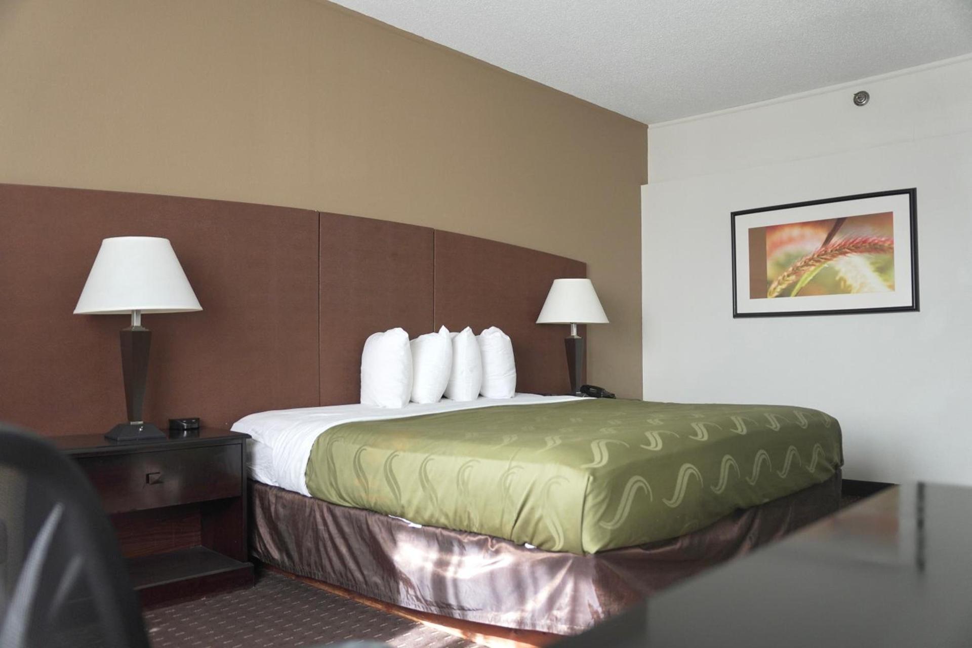 American Inn & Suites photo 35