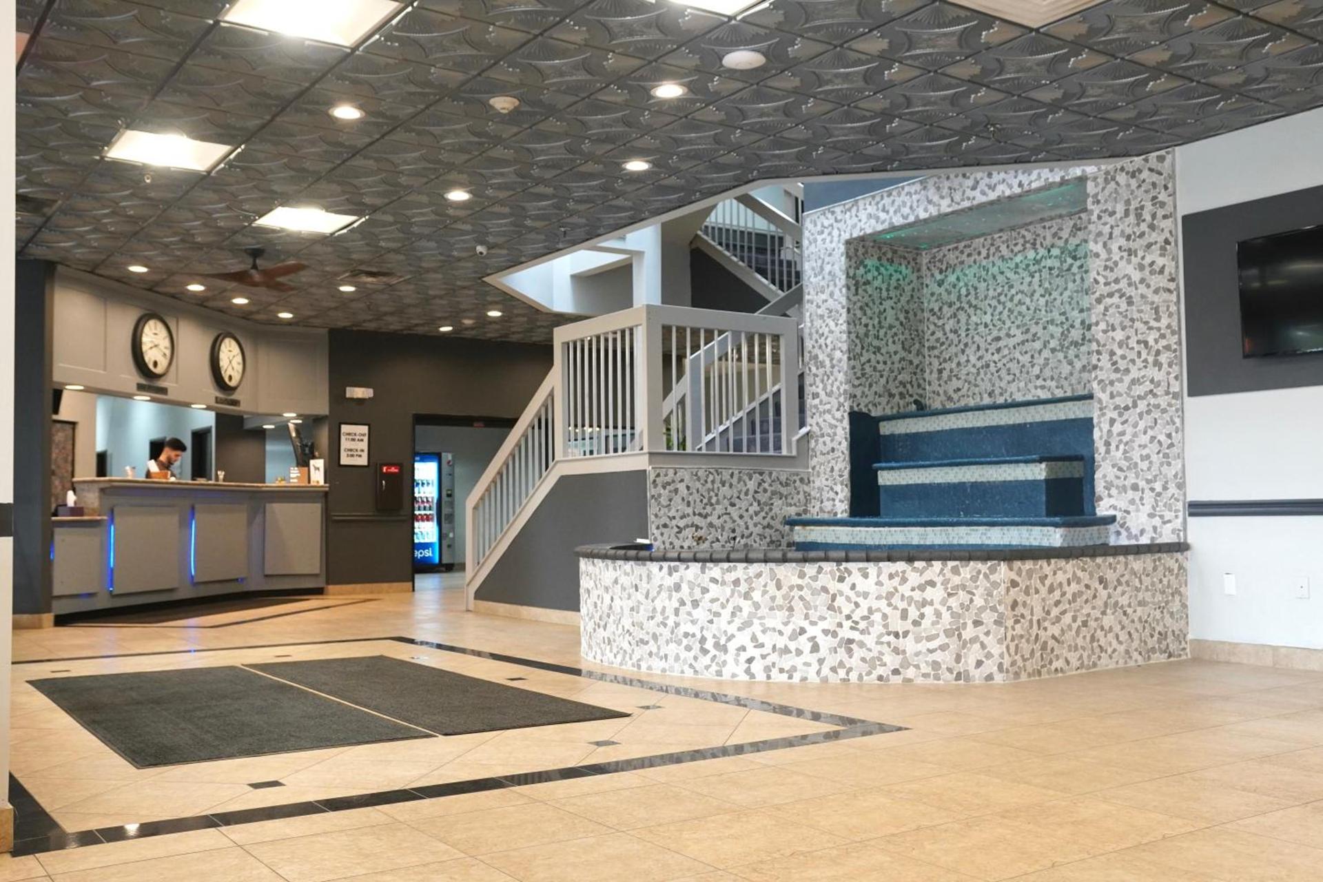 American Inn & Suites photo 37