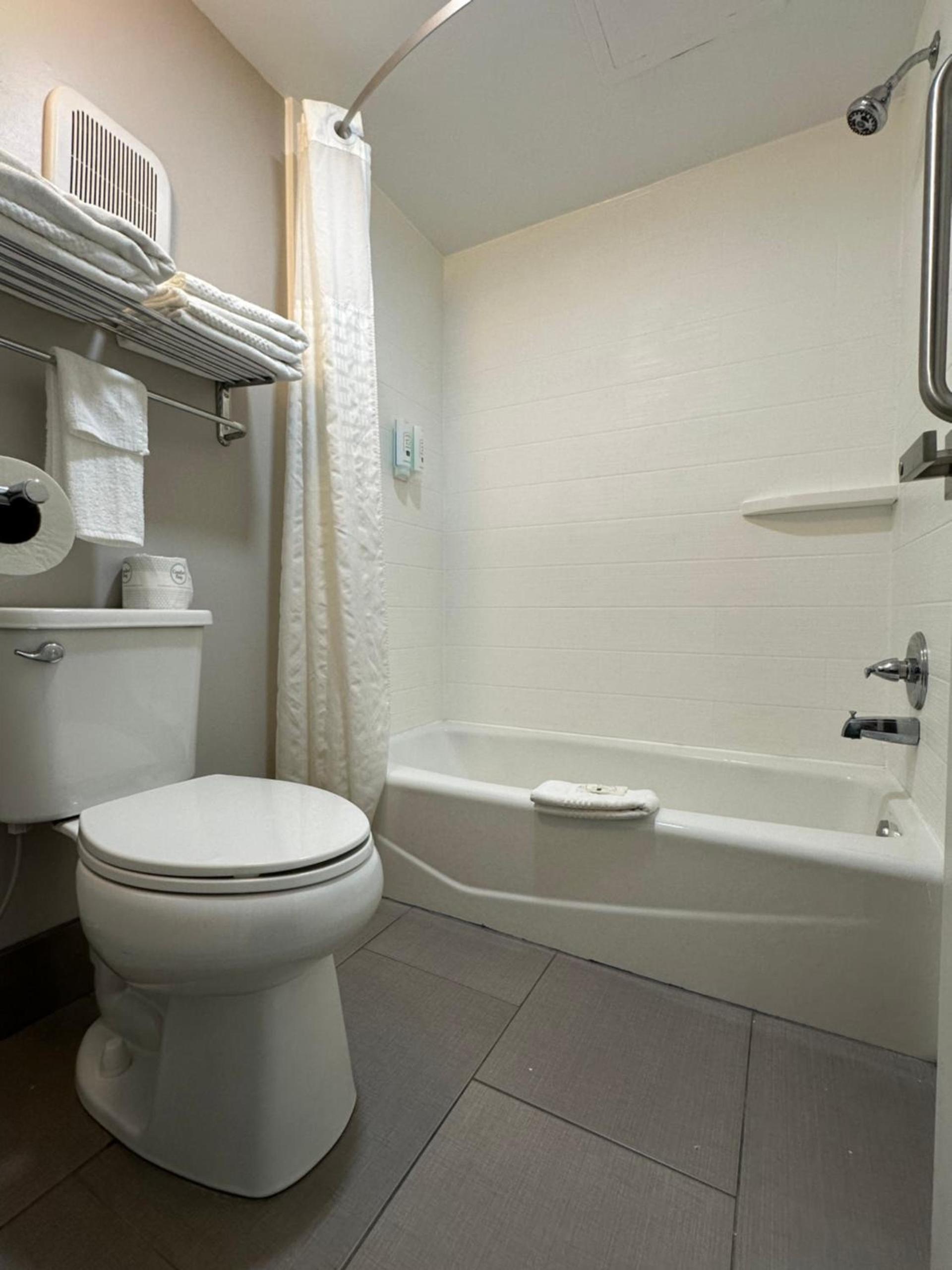 Quality Inn Calhoun North I-75 photo 18