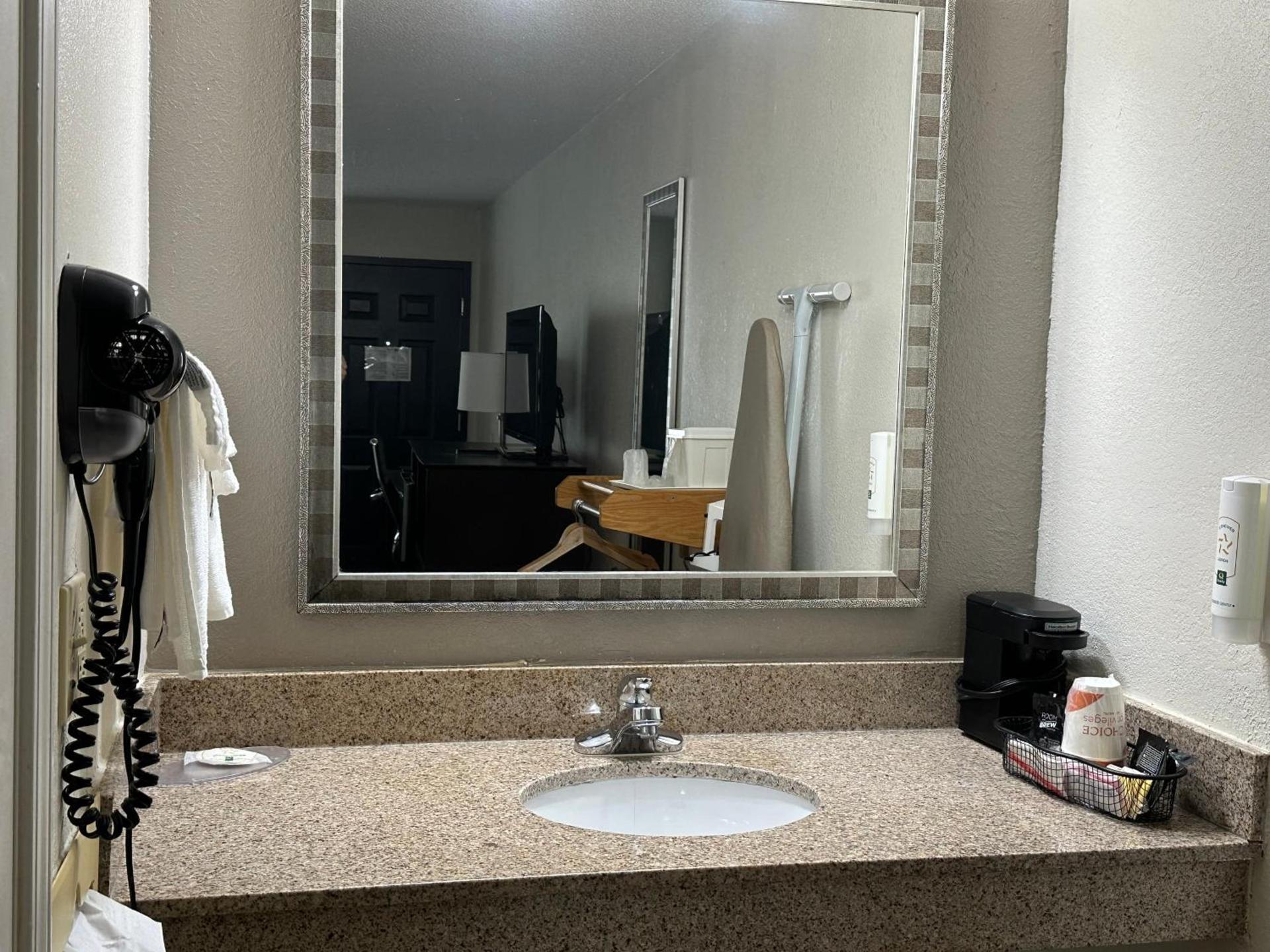 Quality Inn Calhoun North I-75 photo 22