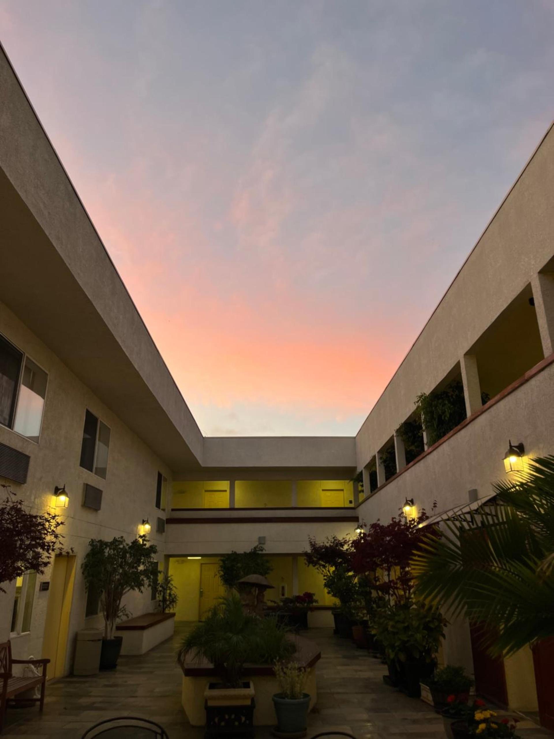 Airport Inn photo 2