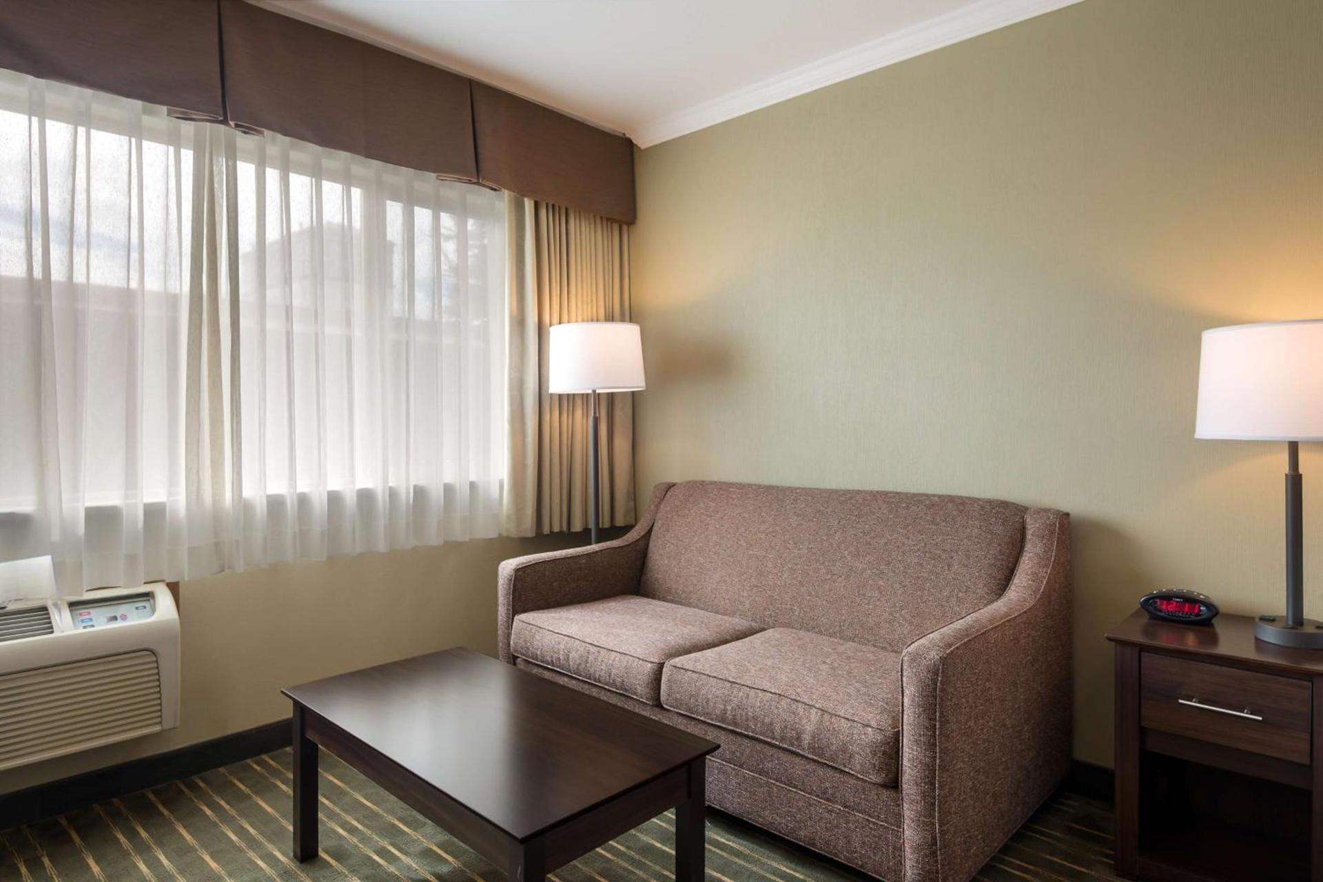 Best Western Holiday Hotel photo 16