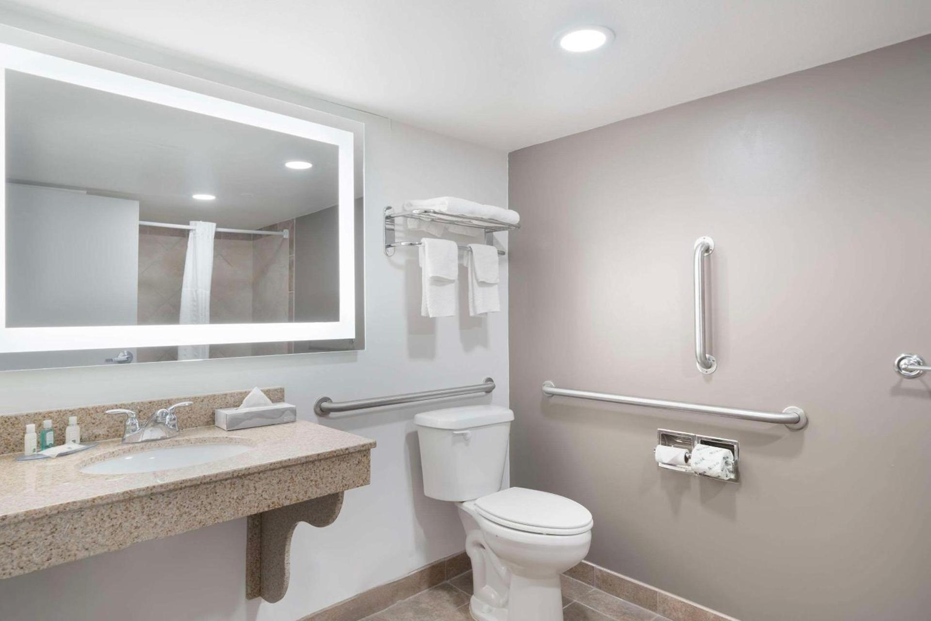 Quality Inn Idaho Falls photo 16