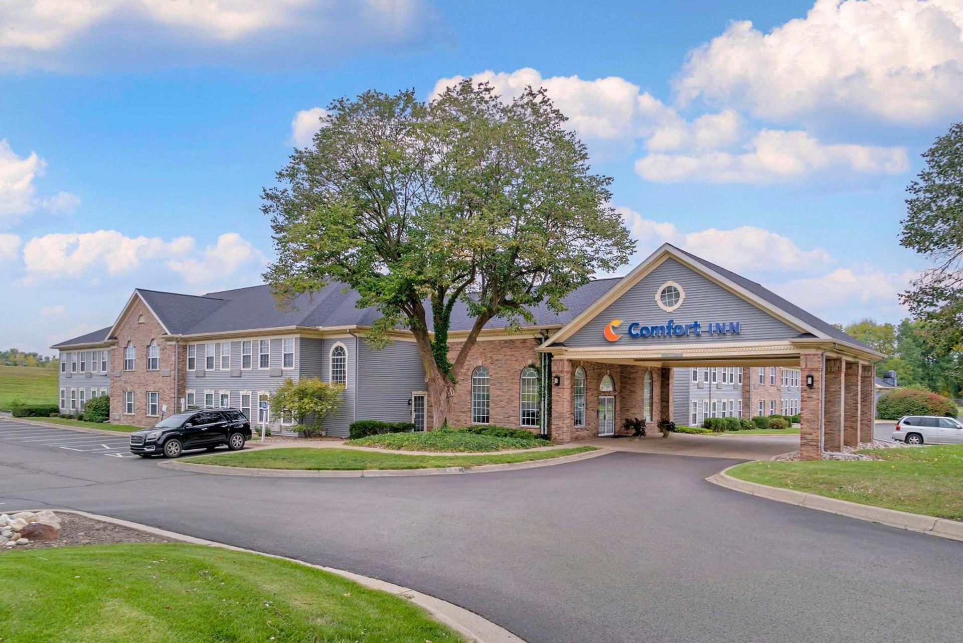 Comfort Inn Plainwell photo 1