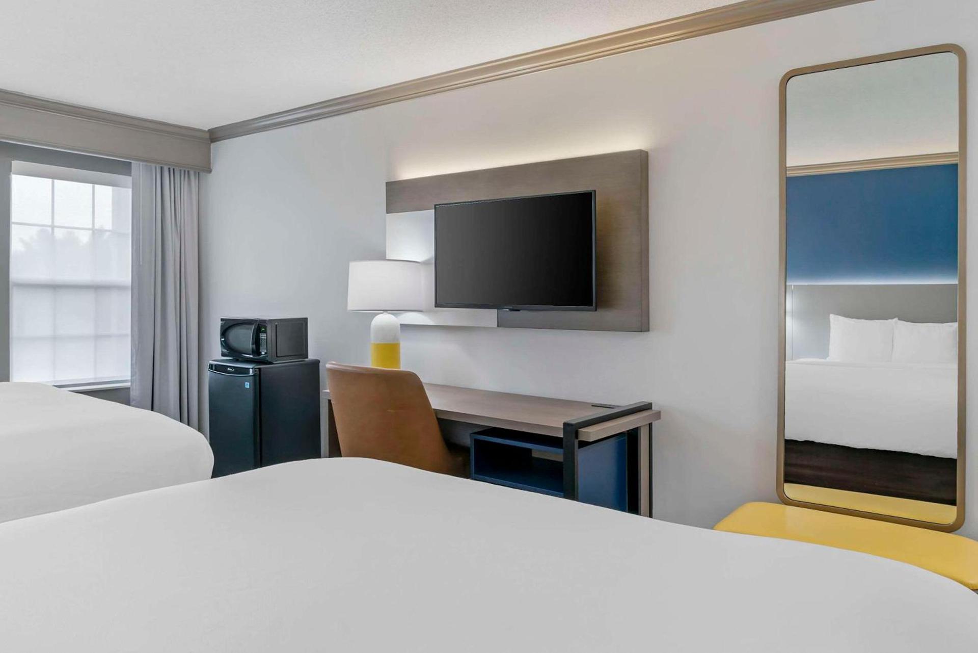 Comfort Inn Plainwell photo 5