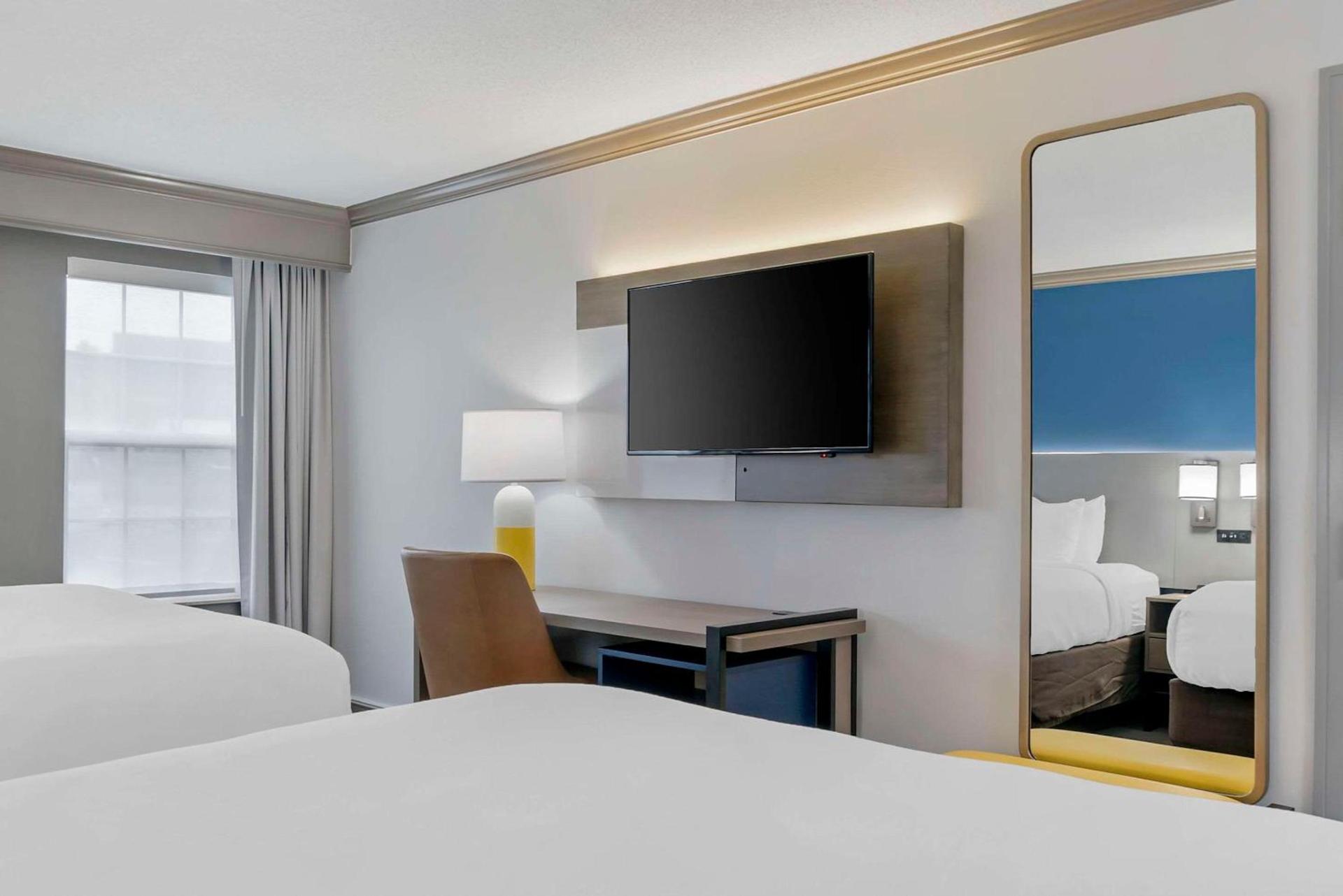 Comfort Inn Plainwell photo 8