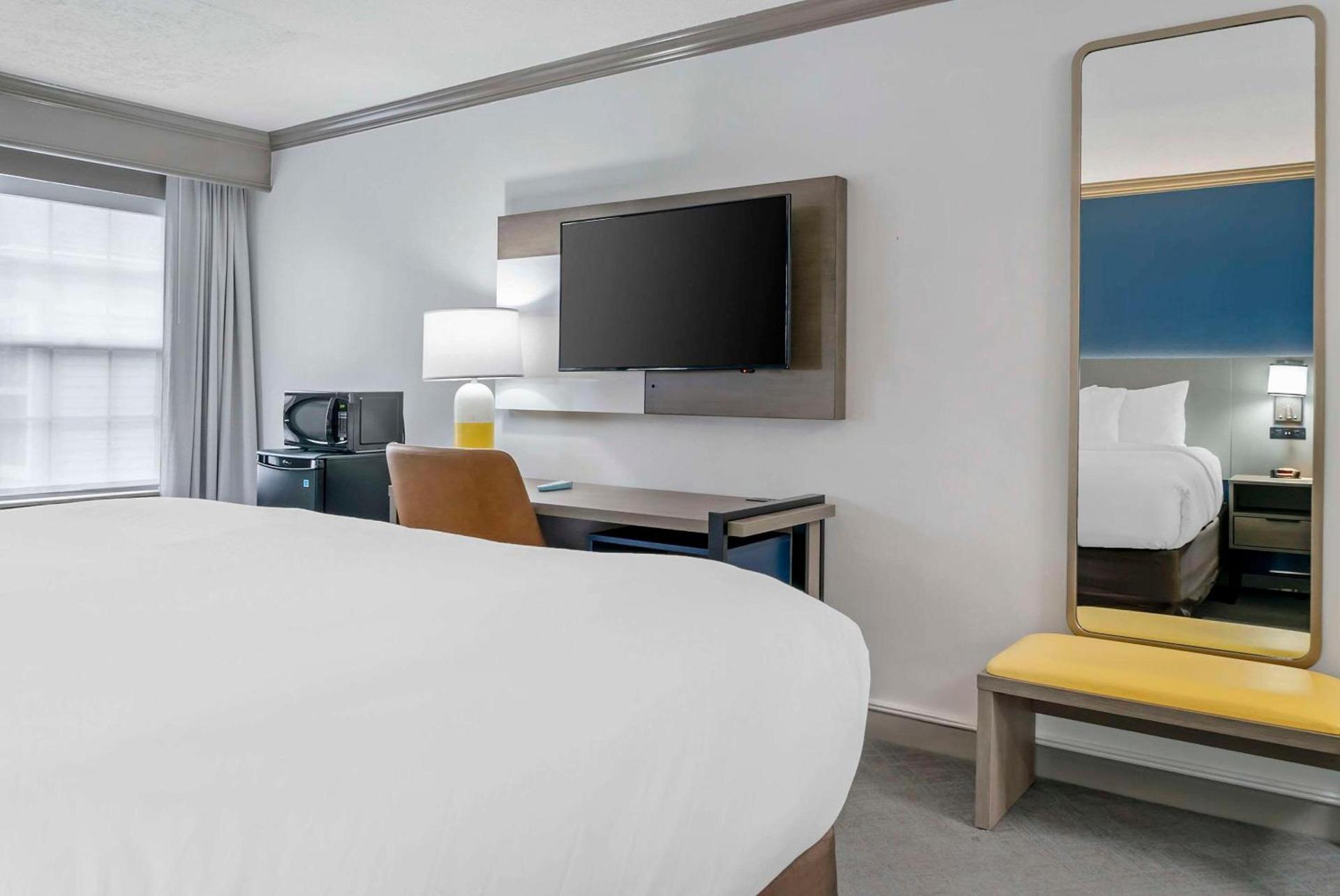 Comfort Inn Plainwell photo 13
