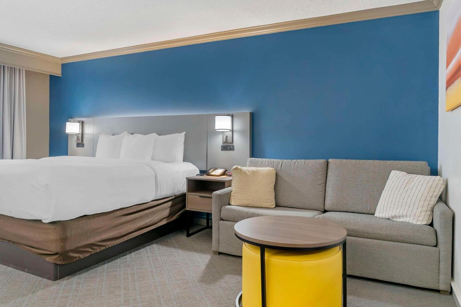 Comfort Inn Plainwell photo 14