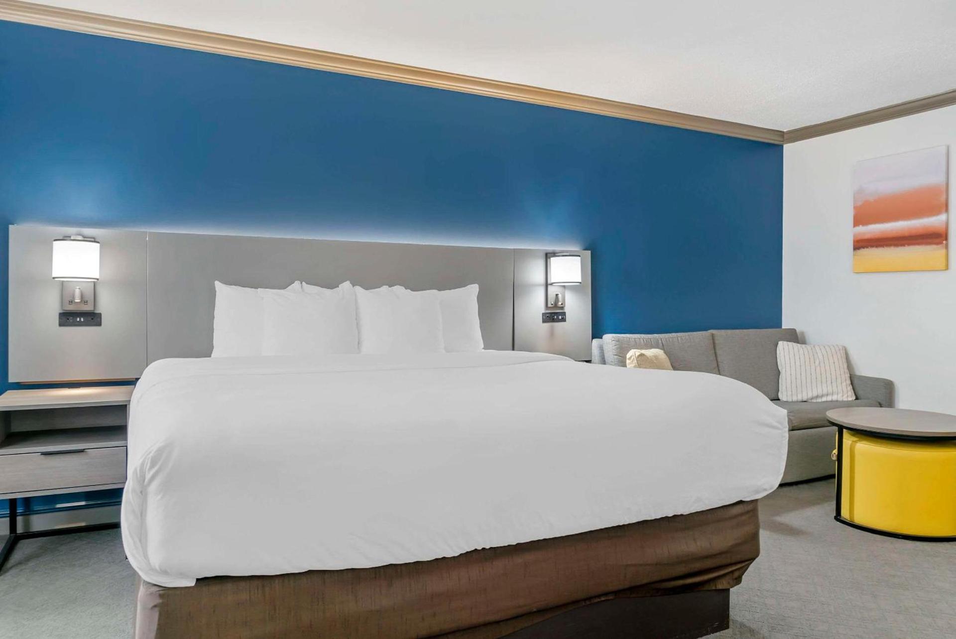 Comfort Inn Plainwell photo 15