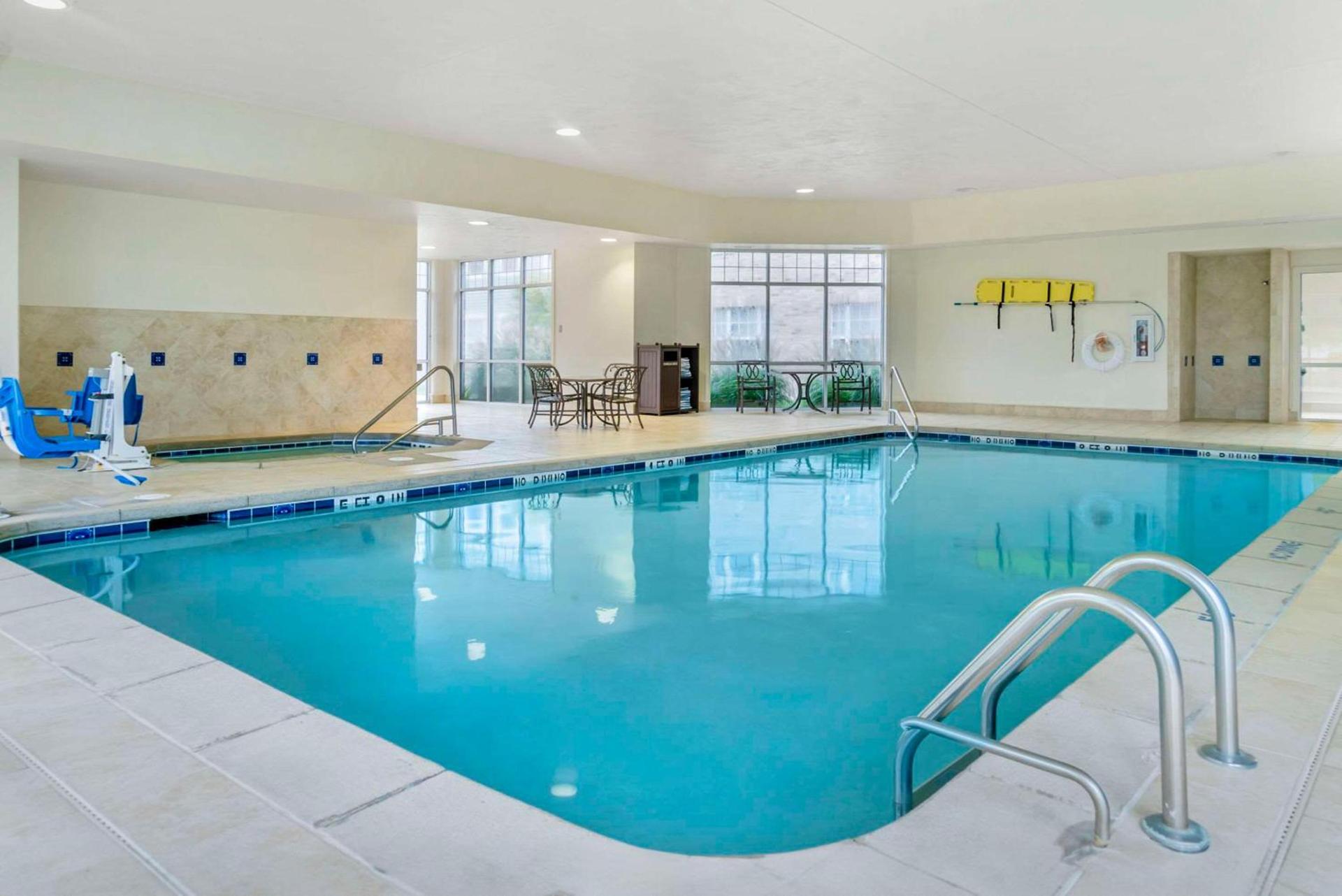 Comfort Inn Plainwell photo 28