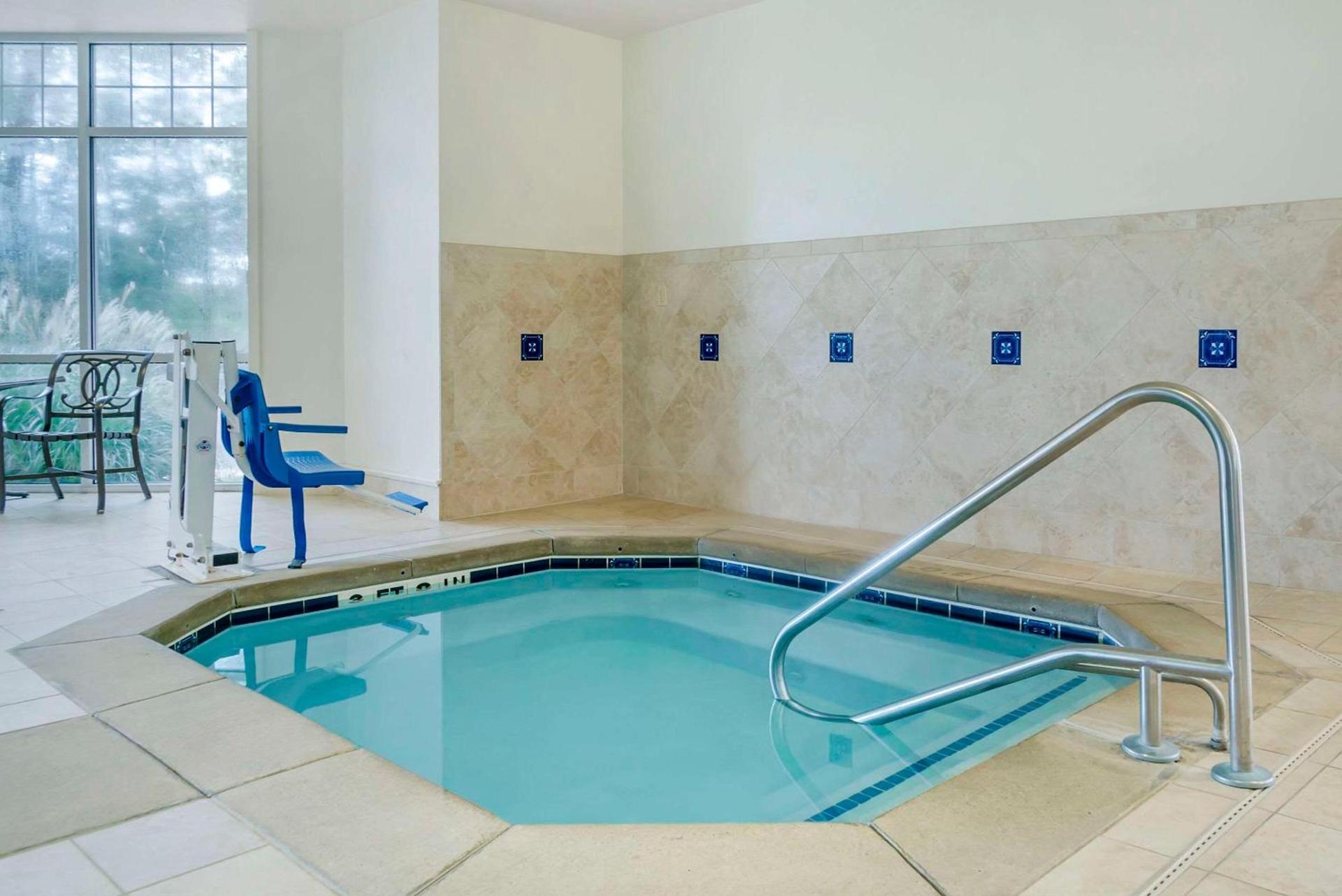 Comfort Inn Plainwell photo 29