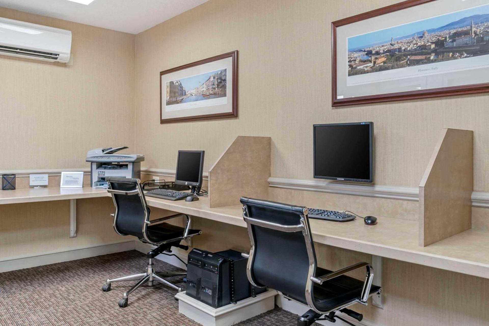 Comfort Inn Plainwell photo 32