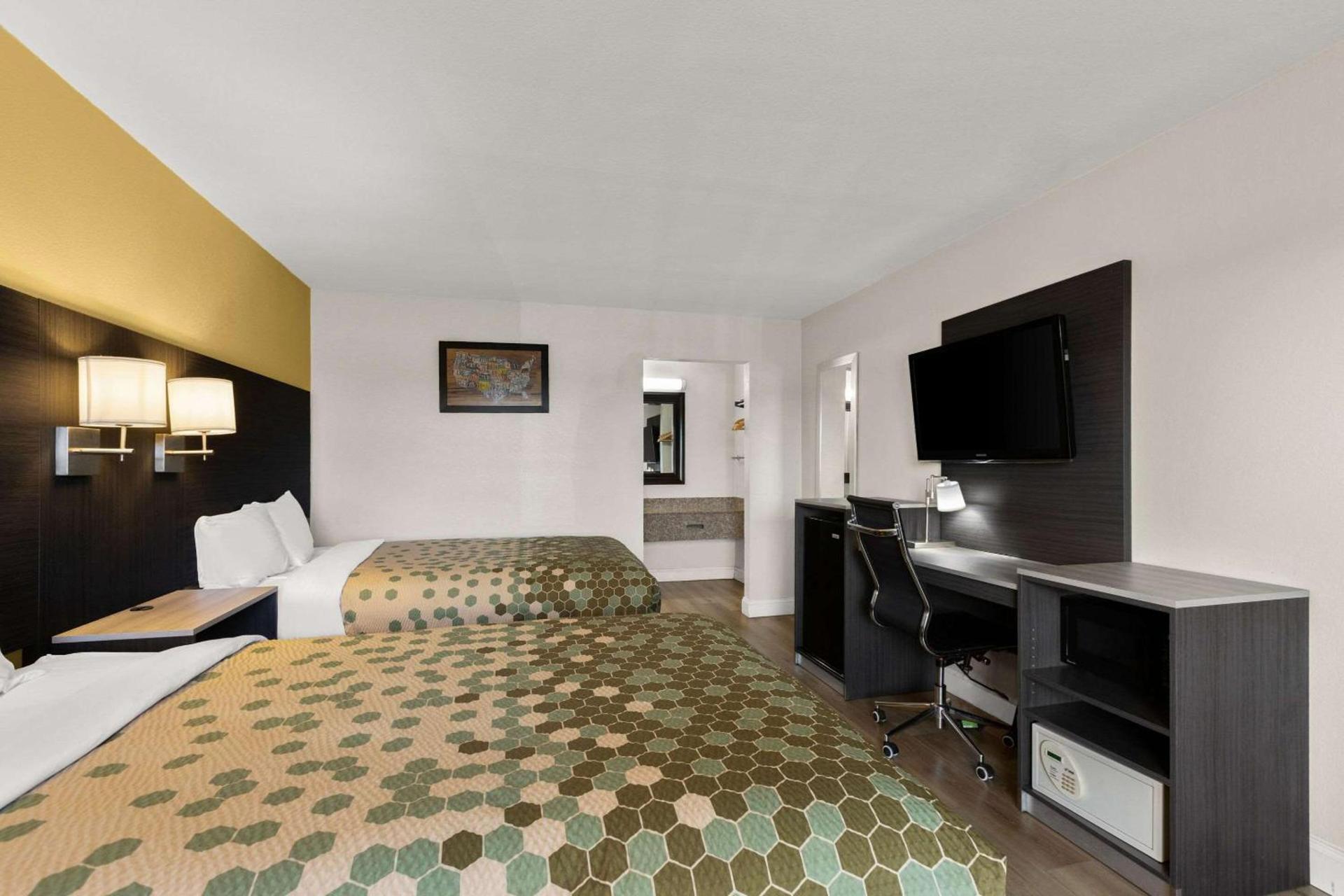 Econo Lodge White Pine Morristown I-81 & I-40 Split photo 20