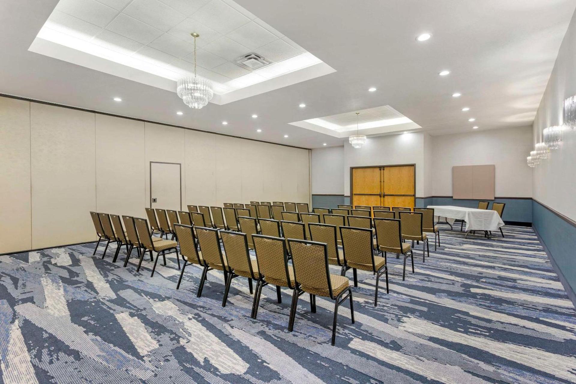 Comfort Suites Ogden Conference Center photo 31