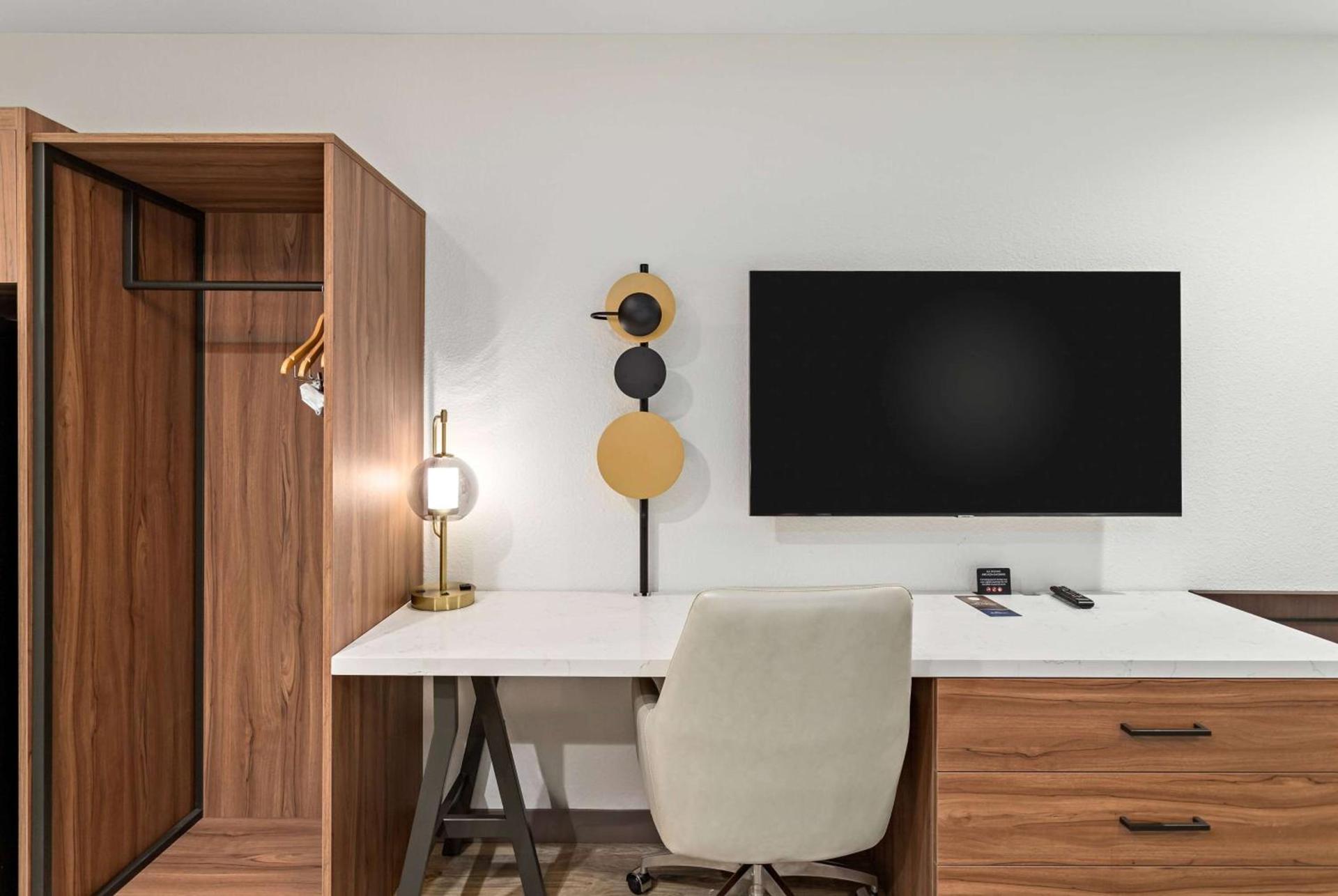 Baymont by Wyndham Beaumont photo 19