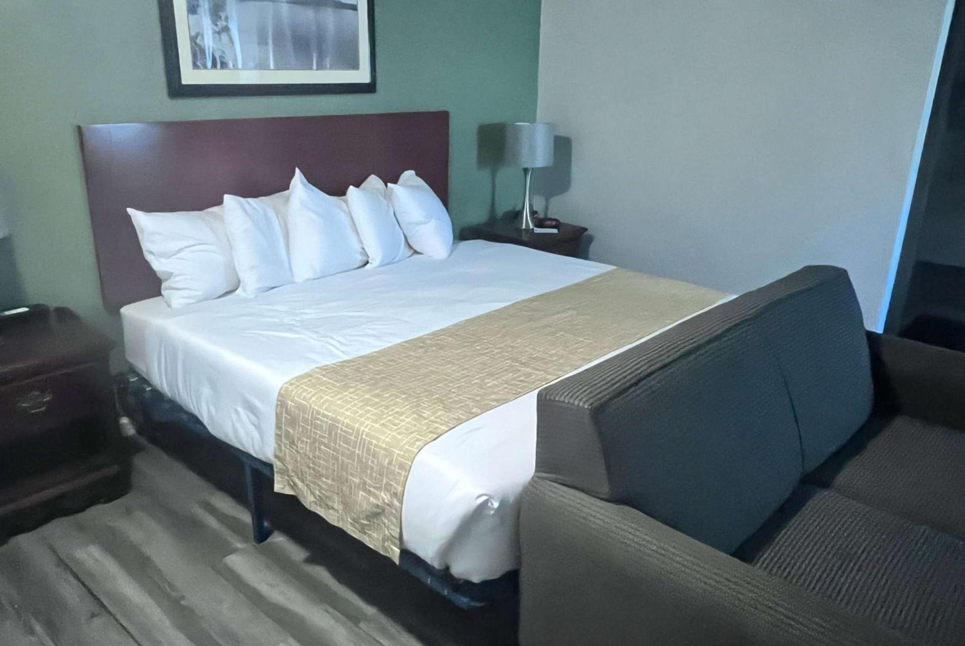 Travelodge by Wyndham Redding CA photo 5