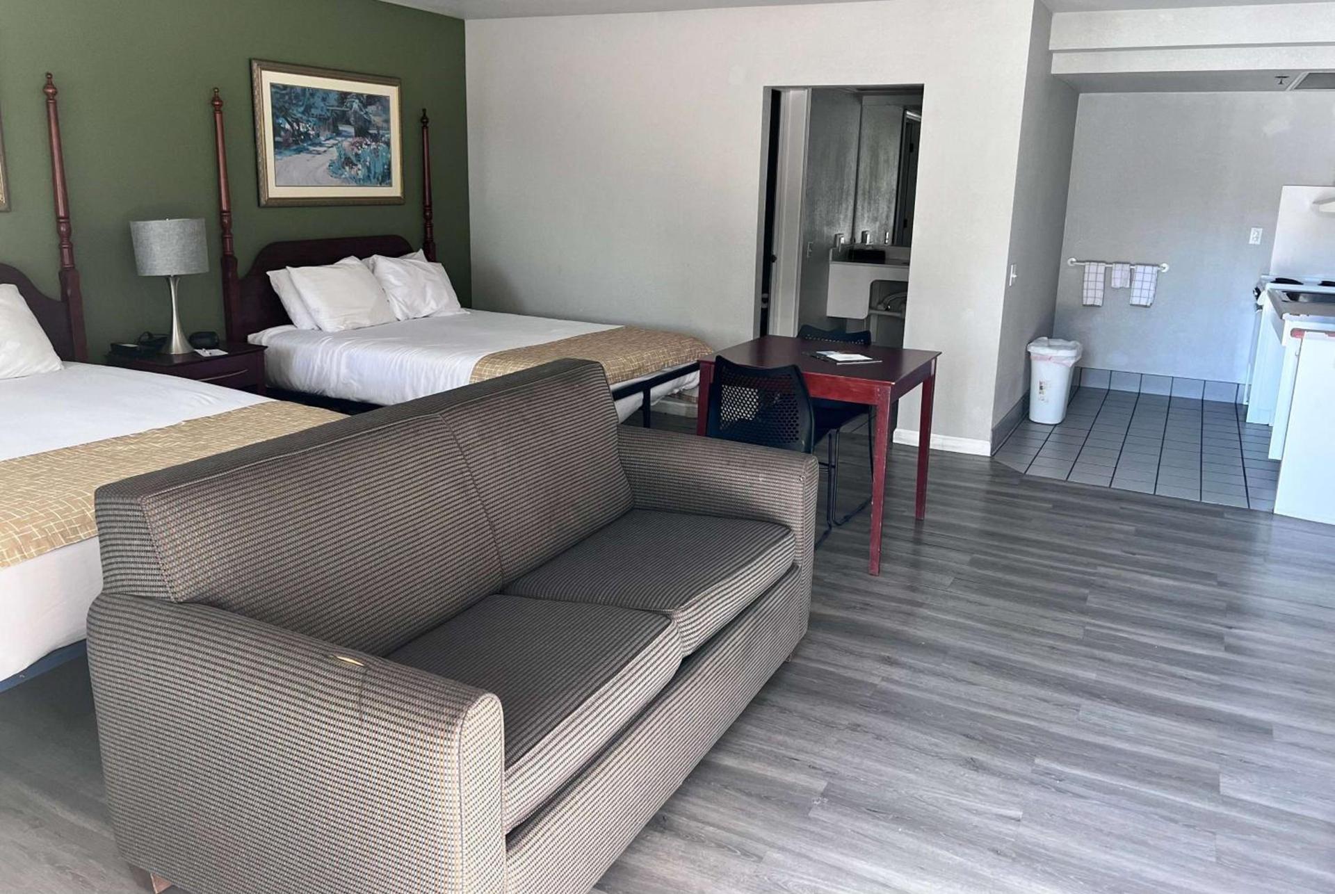 Travelodge by Wyndham Redding CA photo 9