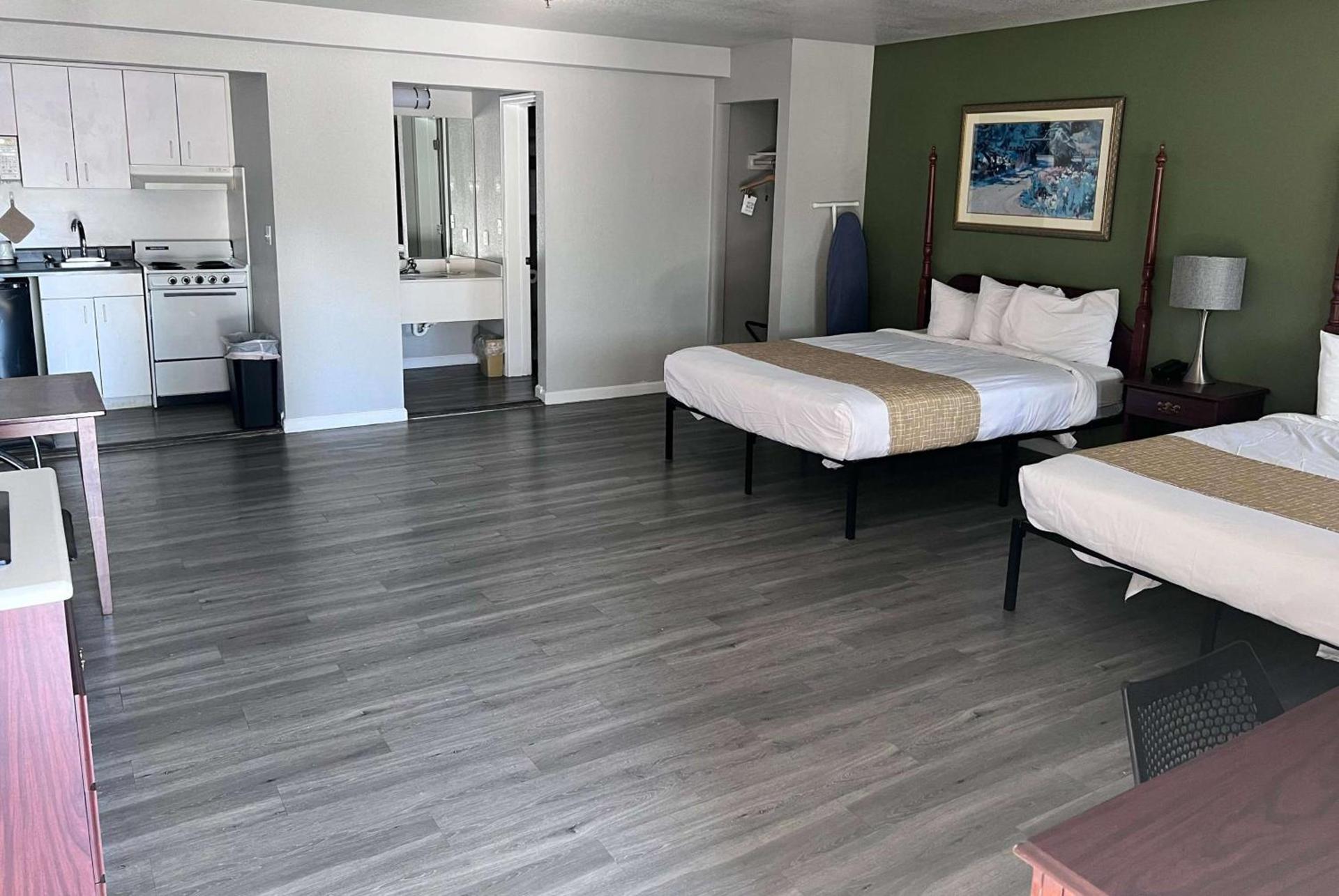 Travelodge by Wyndham Redding CA photo 11
