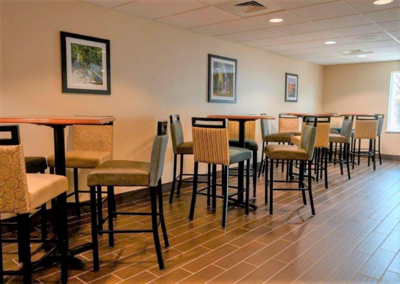 Comfort Inn & Suites Patriots Point photo 17