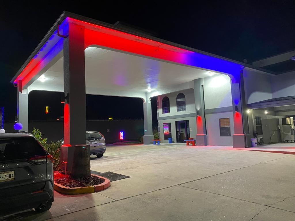 Texas Inn and Suites Raymondville photo 31