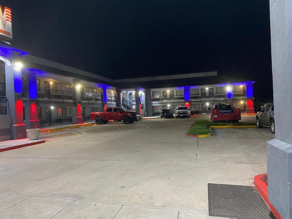 Texas Inn and Suites Raymondville photo 28