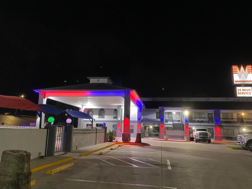 Texas Inn and Suites Raymondville photo 22
