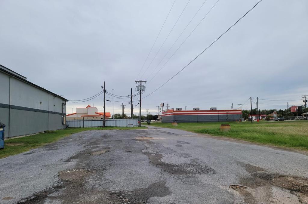 Texas Inn and Suites Raymondville photo 21