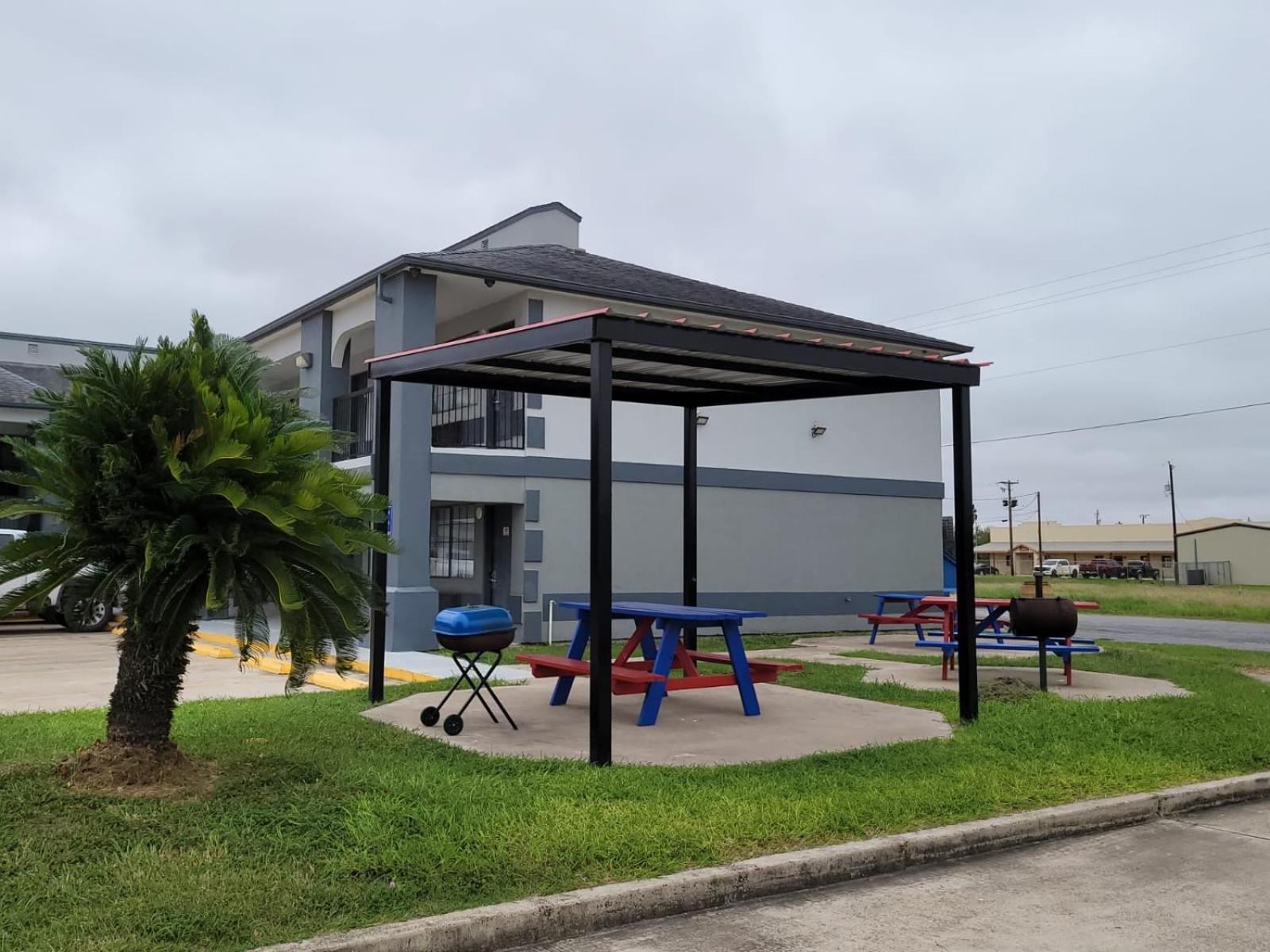 Texas Inn and Suites Raymondville photo 20