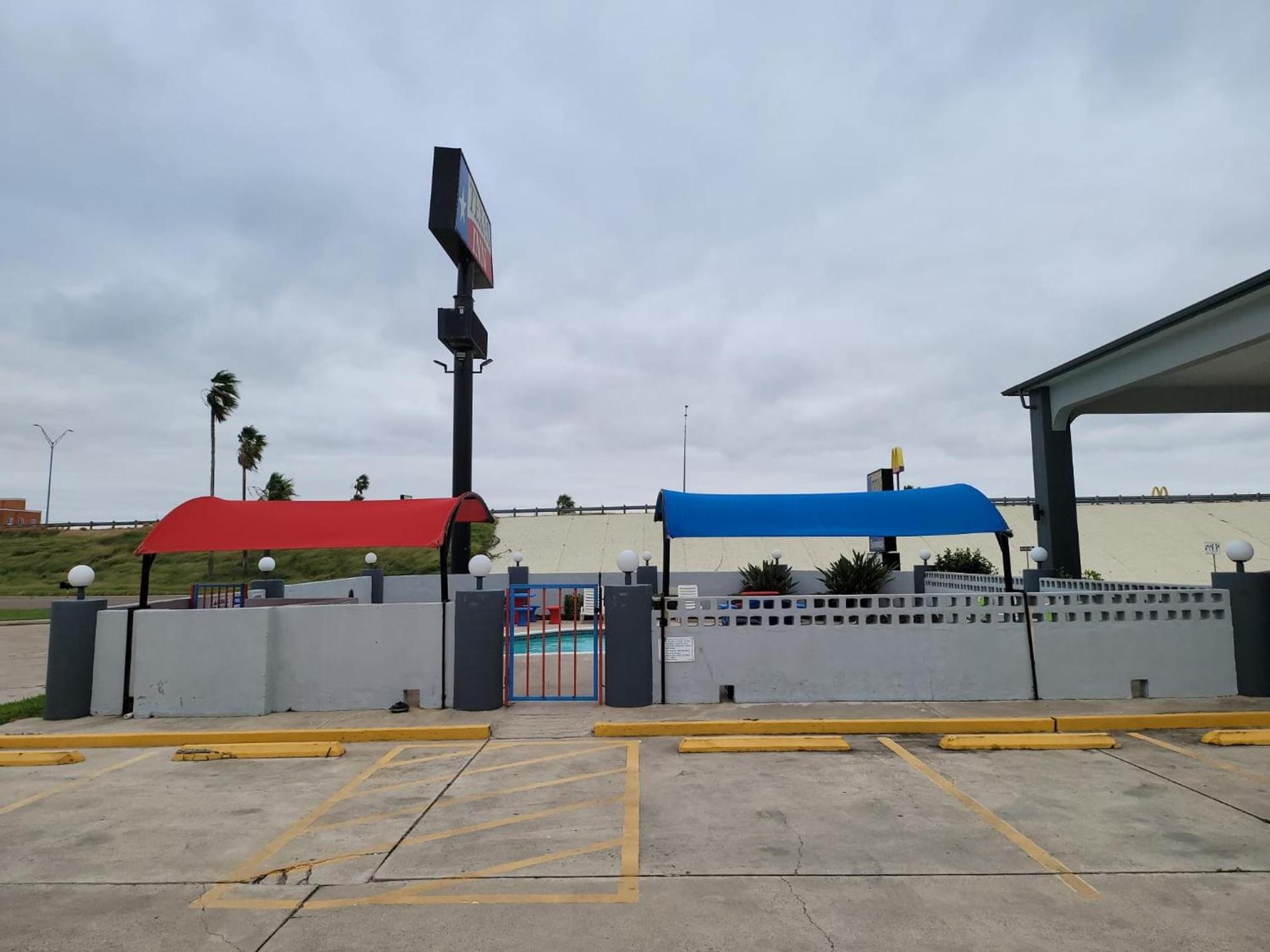Texas Inn and Suites Raymondville photo 17