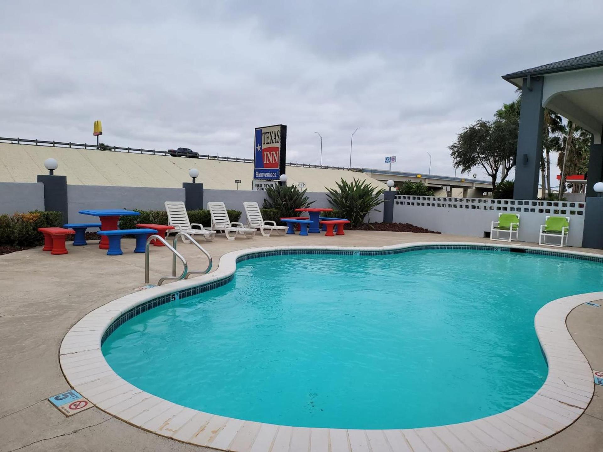 Texas Inn and Suites Raymondville photo 11