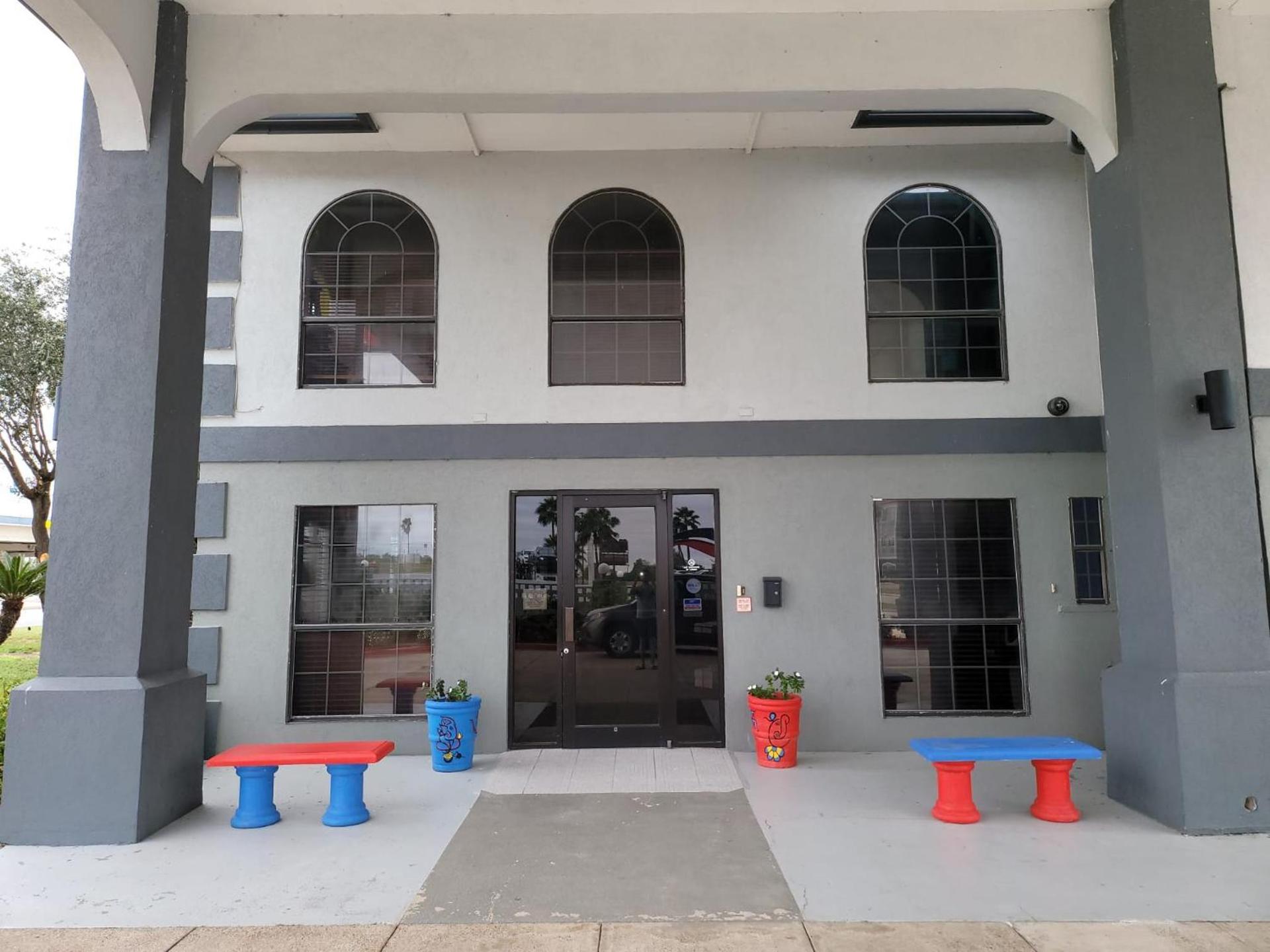 Texas Inn and Suites Raymondville photo 2