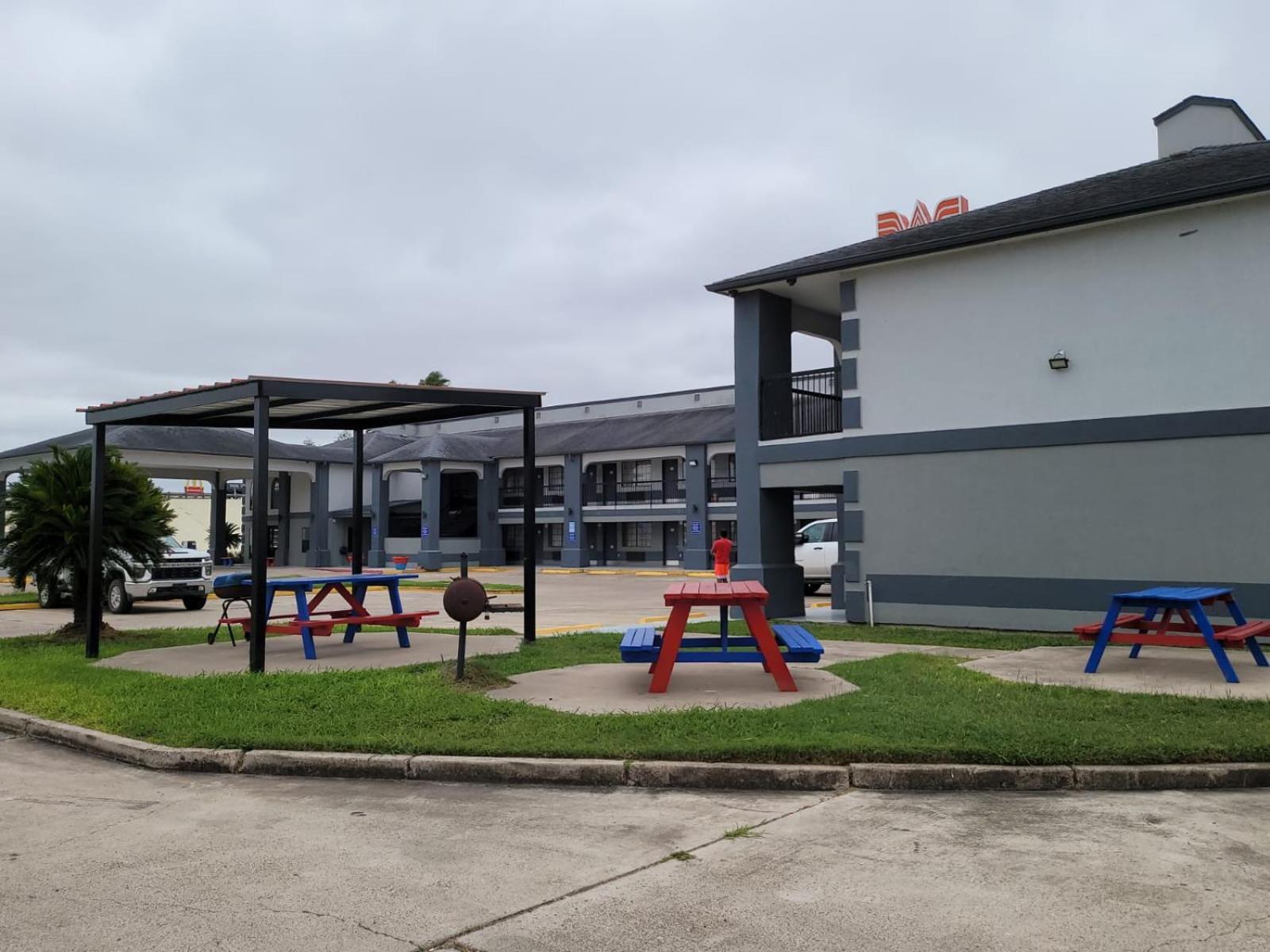 Texas Inn and Suites Raymondville photo 6