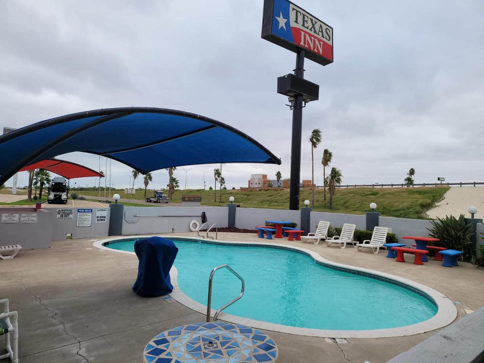 Texas Inn and Suites Raymondville photo 5