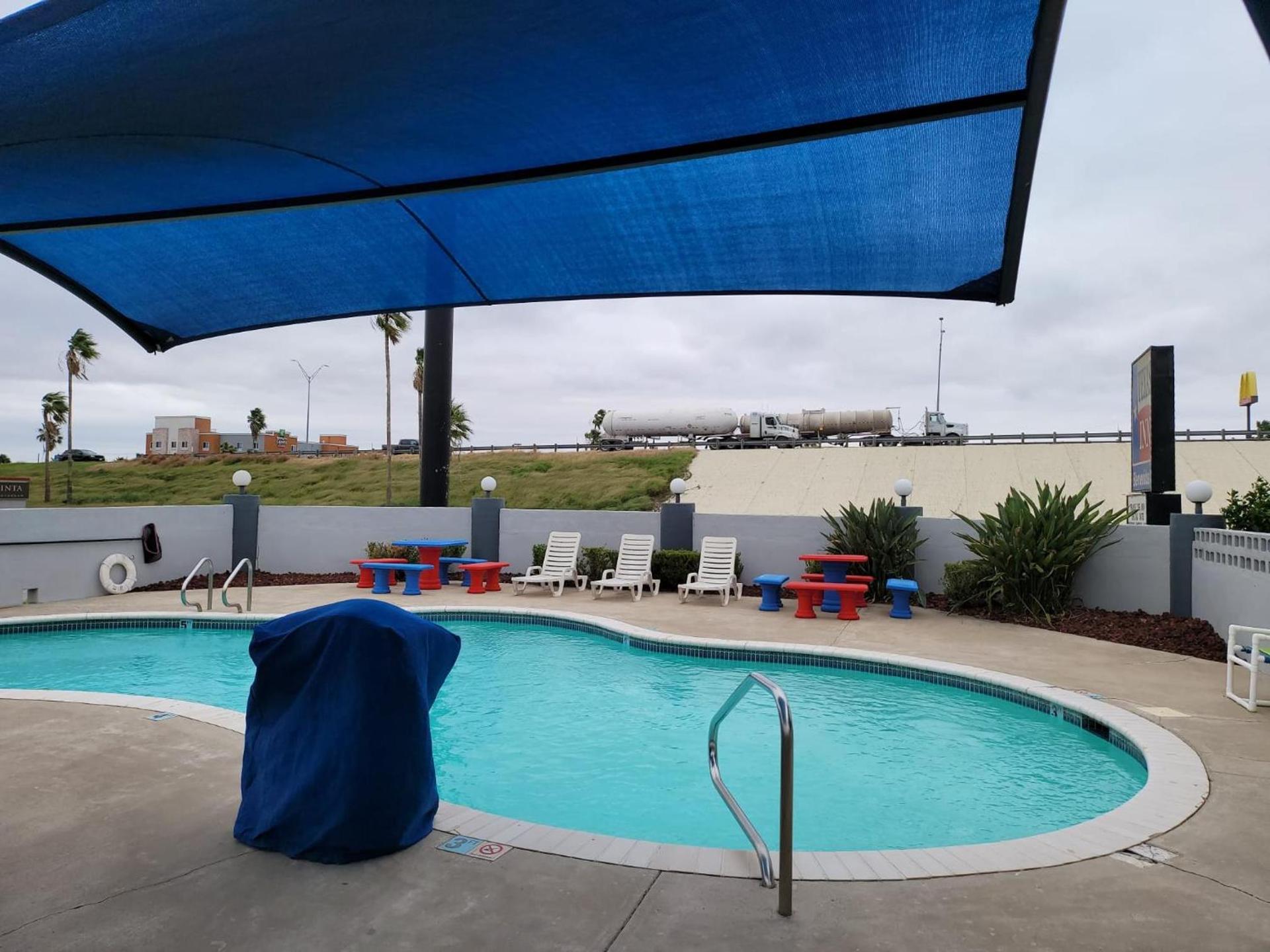 Texas Inn and Suites Raymondville photo 10