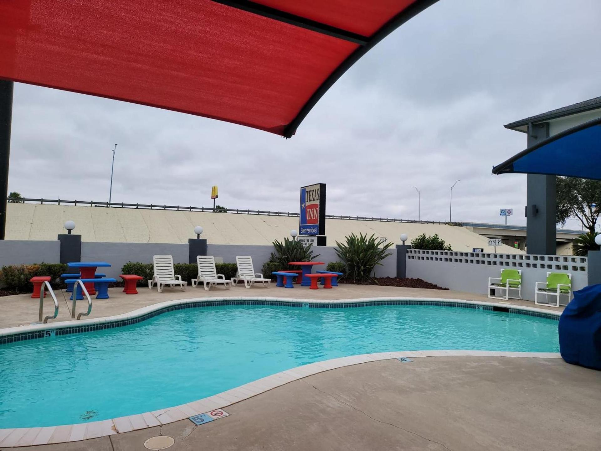 Texas Inn and Suites Raymondville photo 4