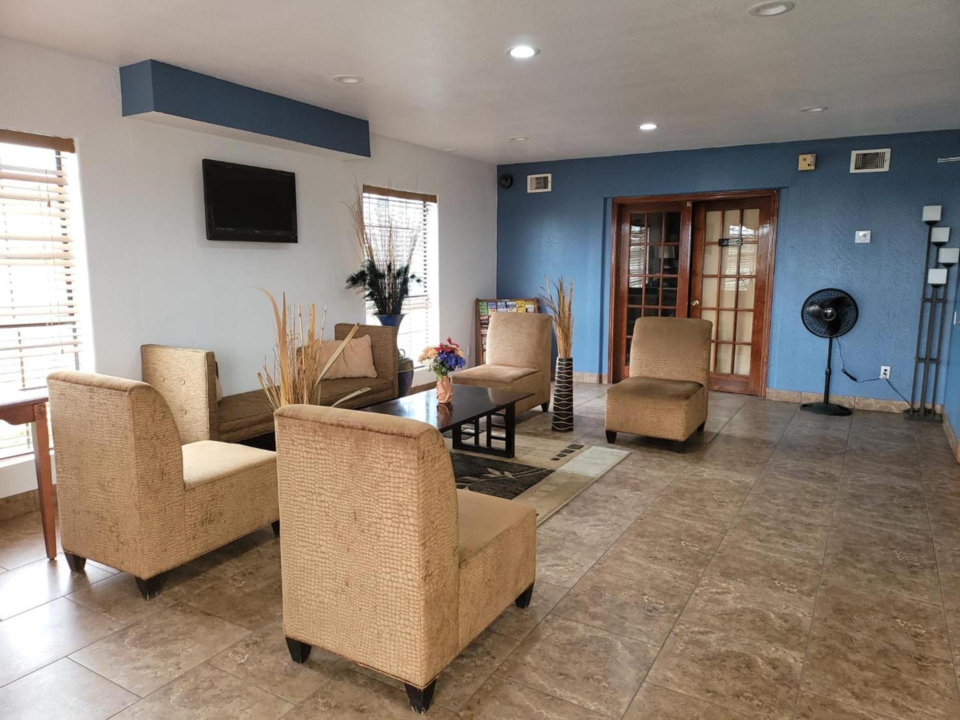 Texas Inn and Suites Raymondville photo 7