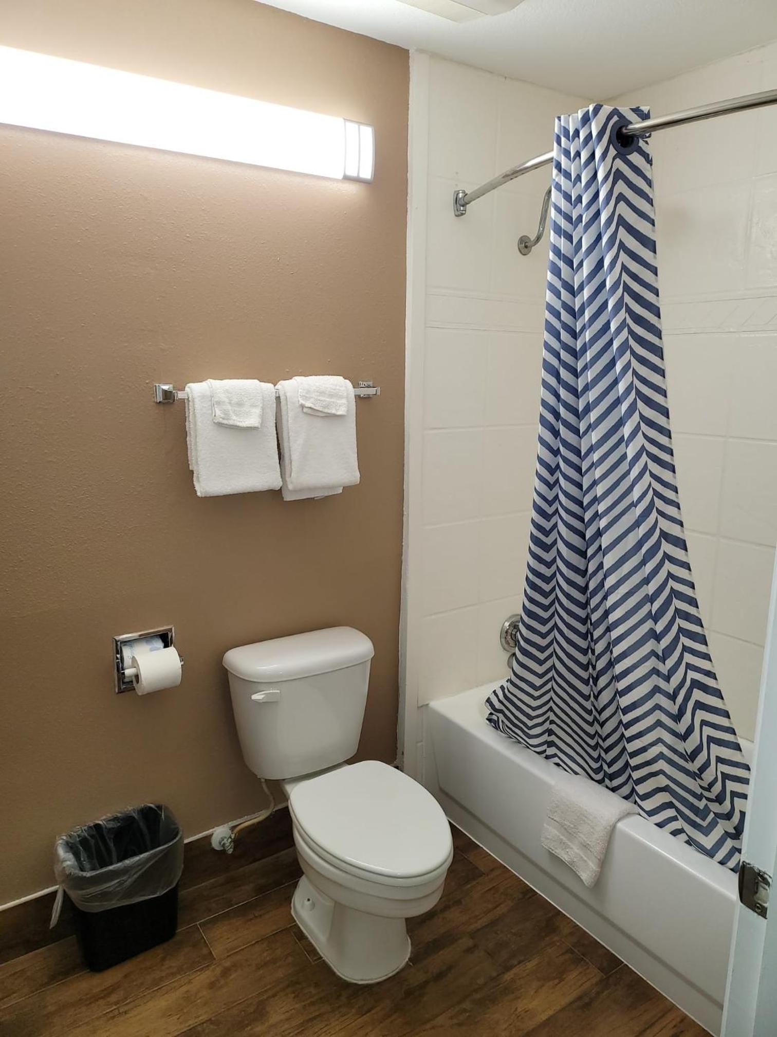 Texas Inn and Suites Raymondville photo 33