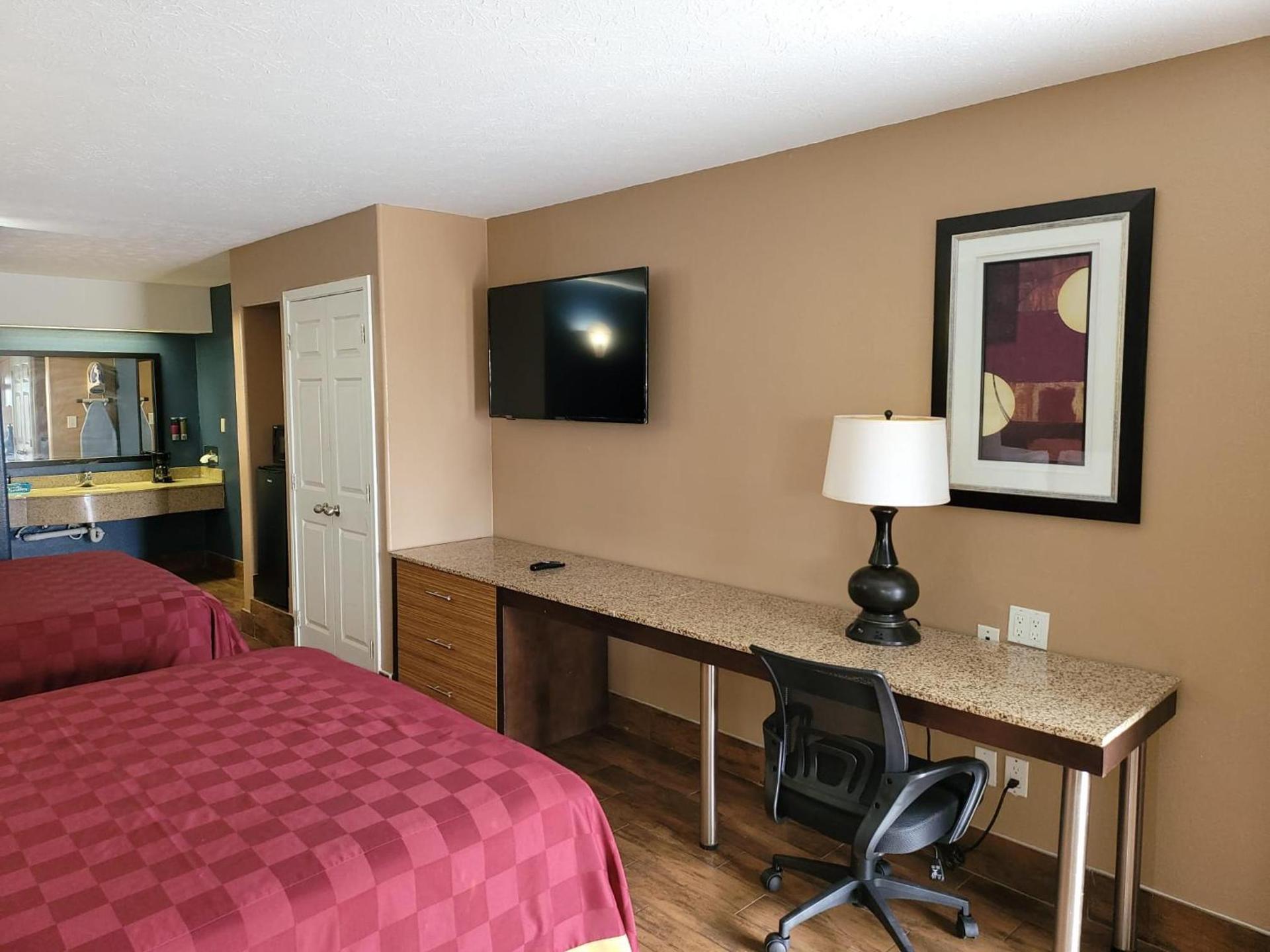 Texas Inn and Suites Raymondville photo 35