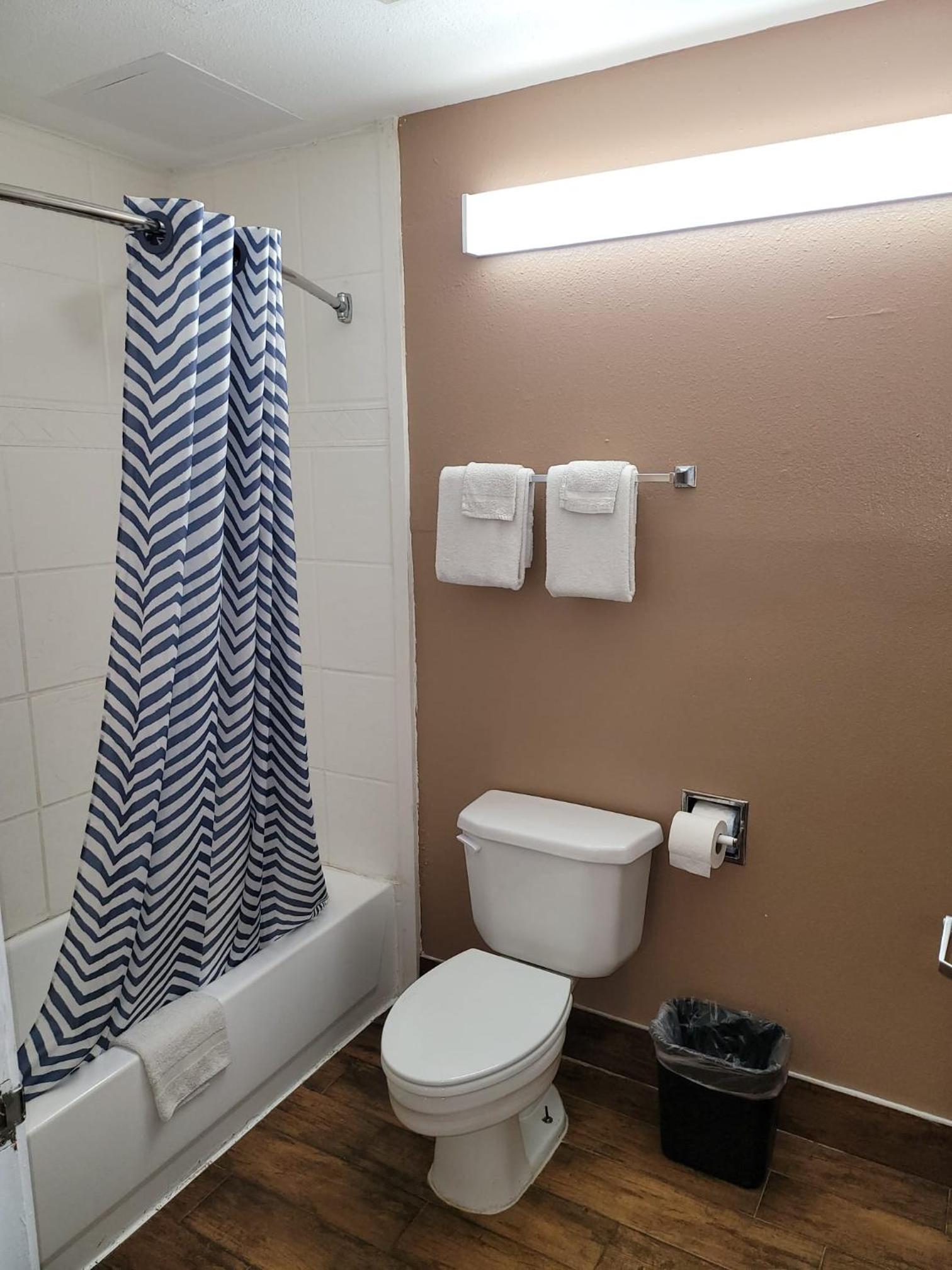 Texas Inn and Suites Raymondville photo 39