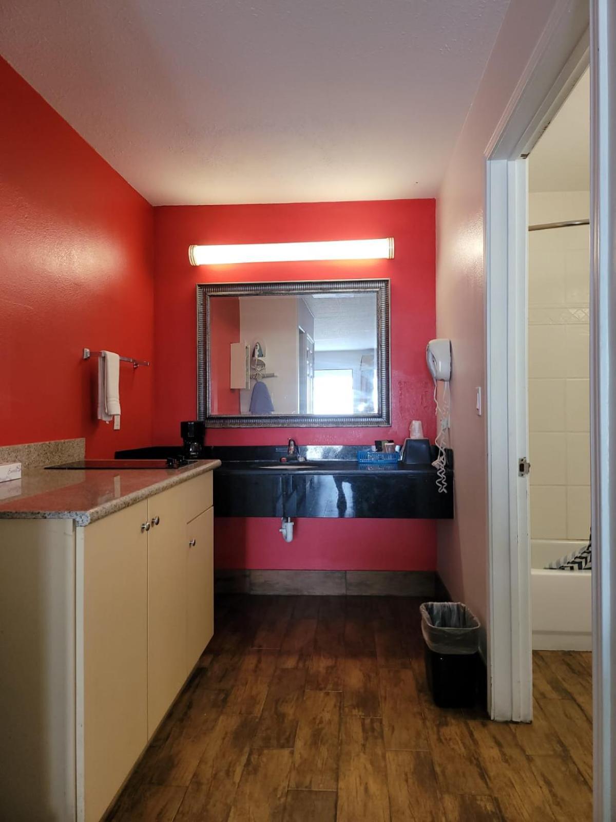 Texas Inn and Suites Raymondville photo 41