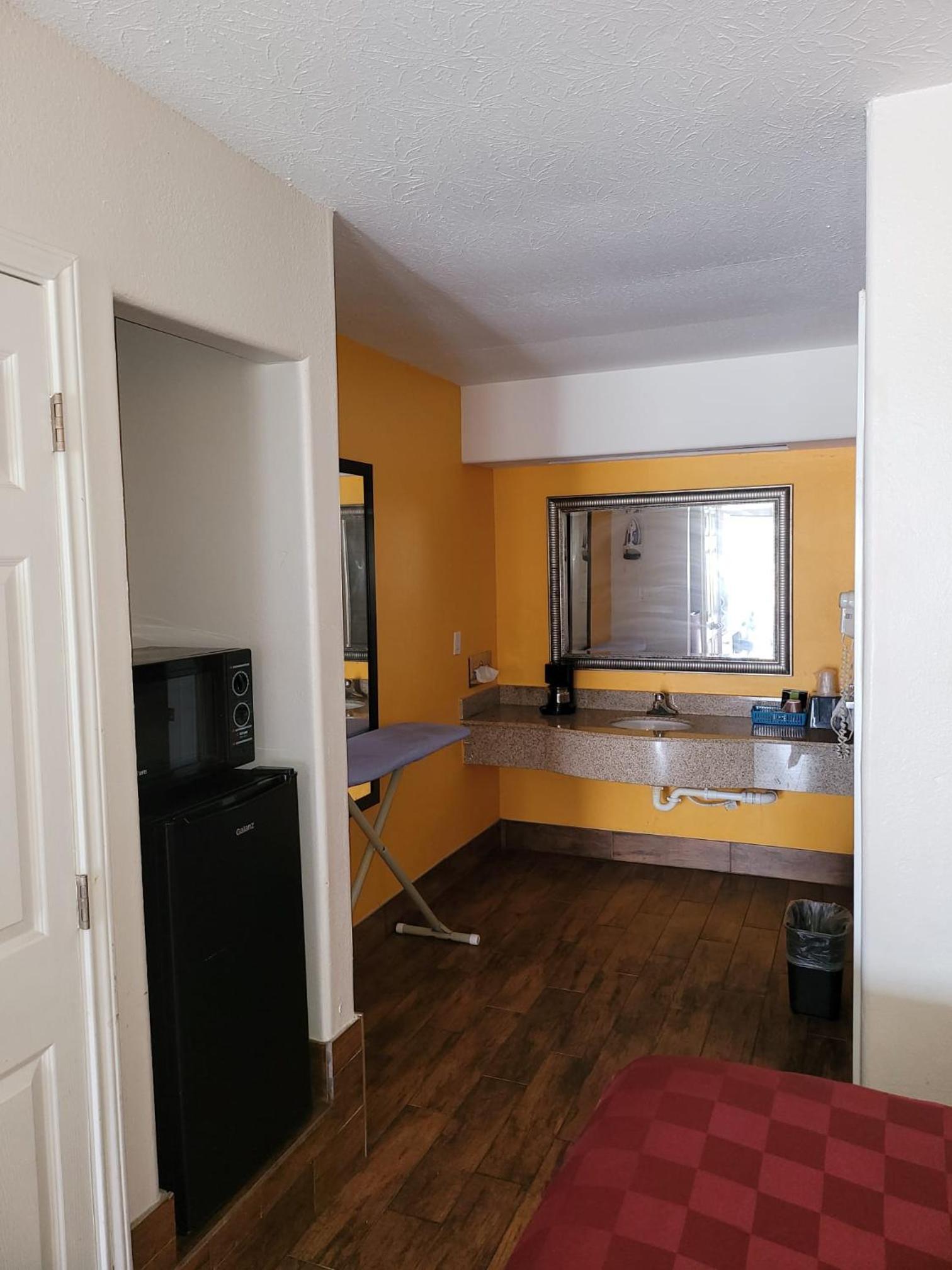 Texas Inn and Suites Raymondville photo 44