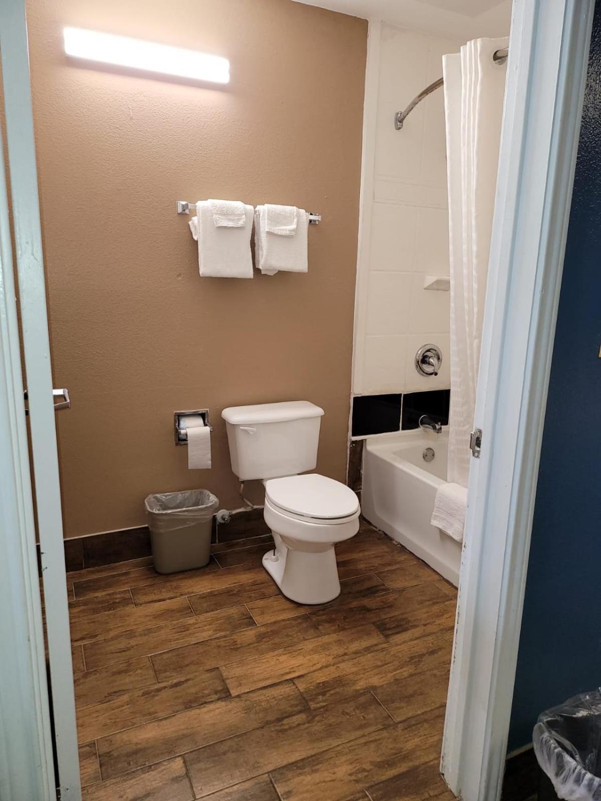 Texas Inn and Suites Raymondville photo 50
