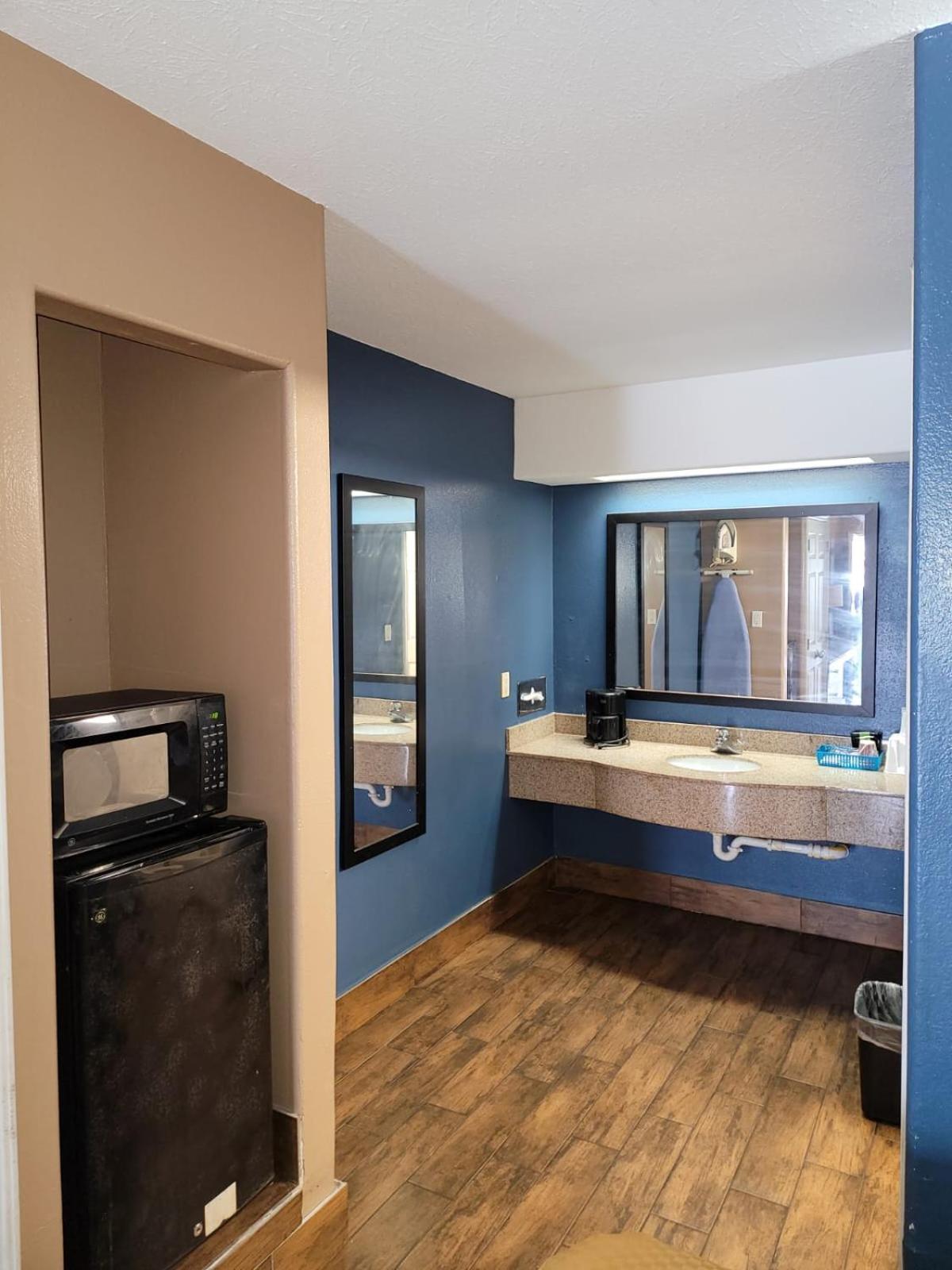 Texas Inn and Suites Raymondville photo 51
