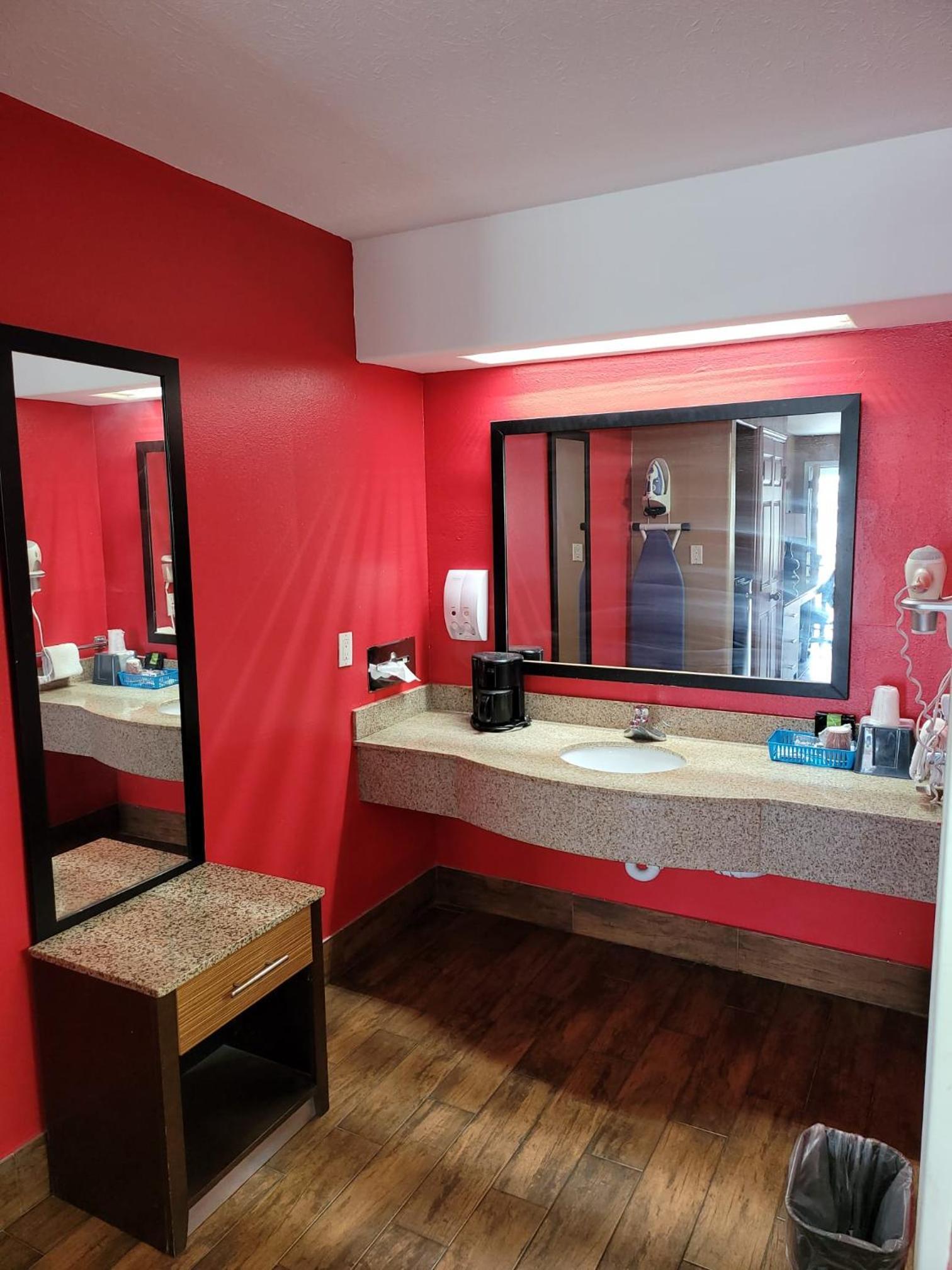 Texas Inn and Suites Raymondville photo 55