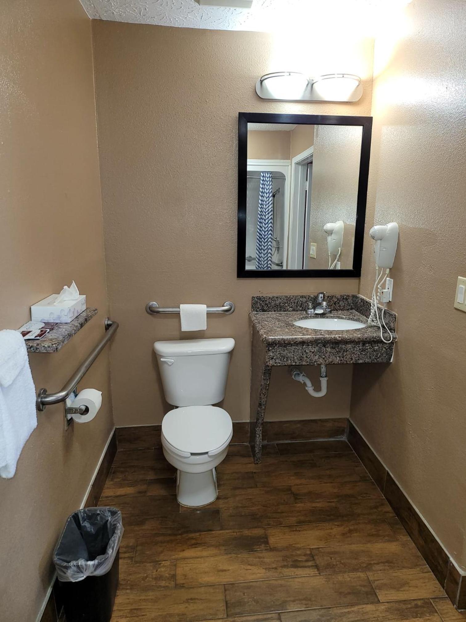 Texas Inn and Suites Raymondville photo 60