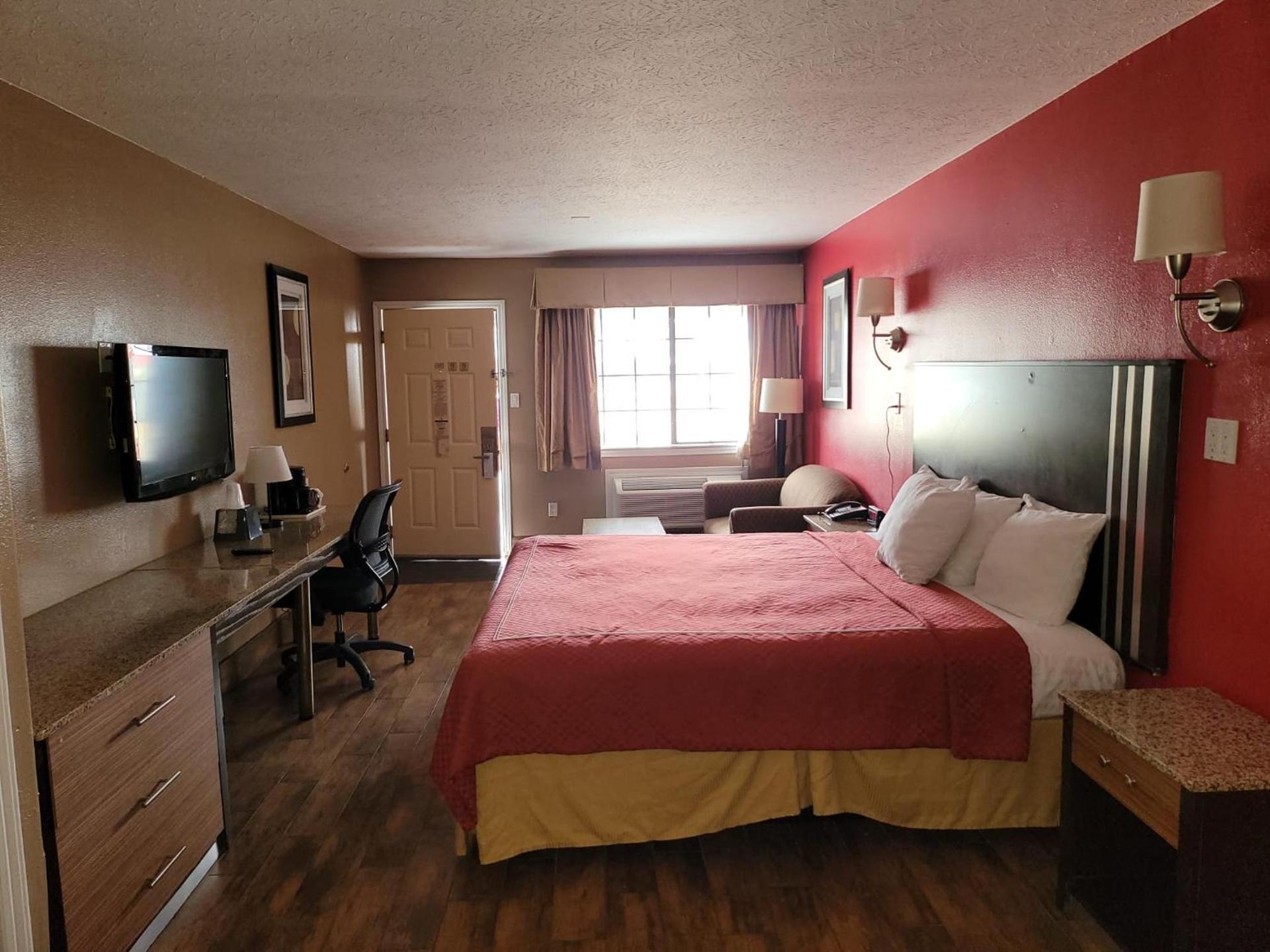 Texas Inn and Suites Raymondville photo 61