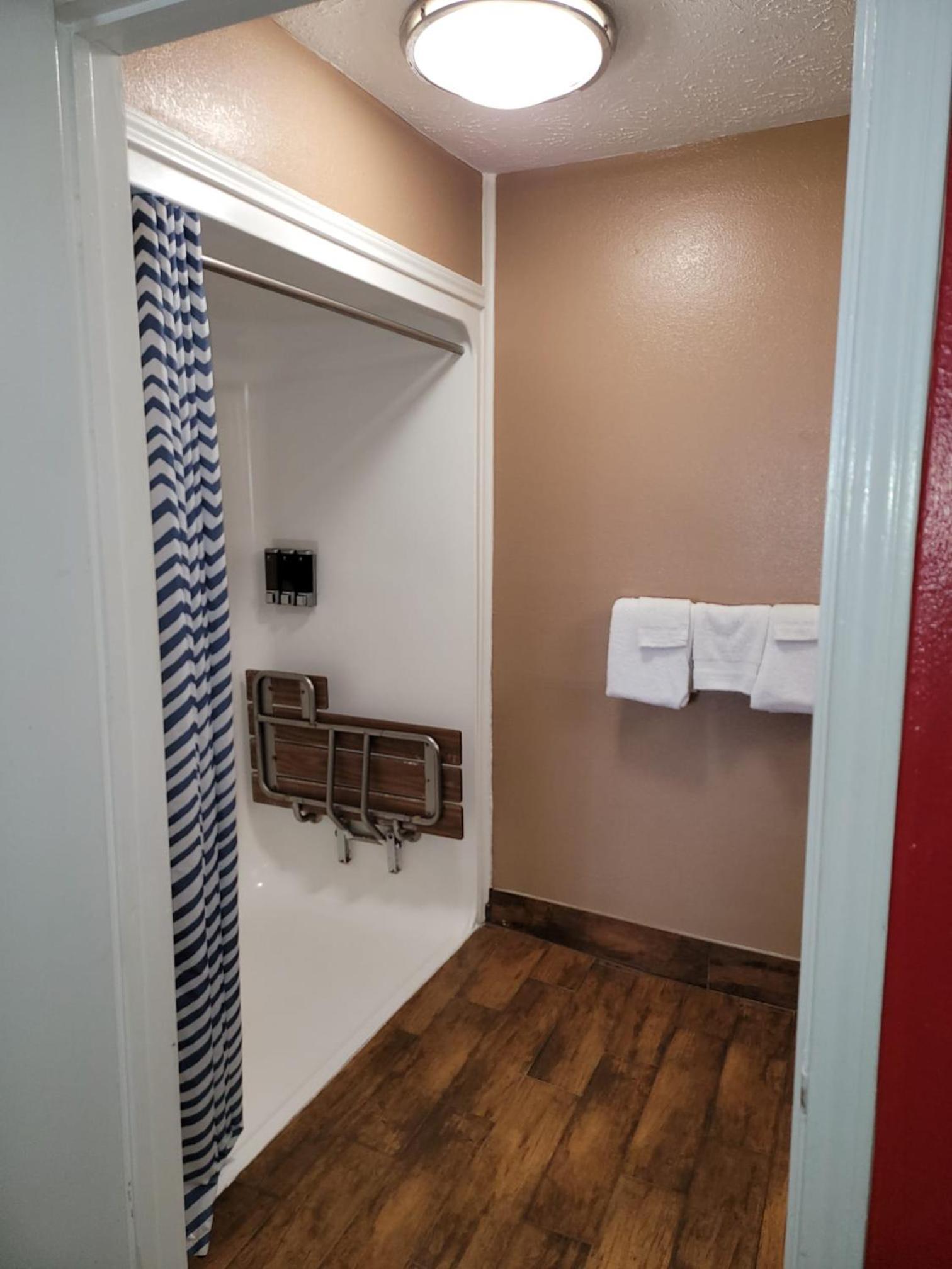 Texas Inn and Suites Raymondville photo 62