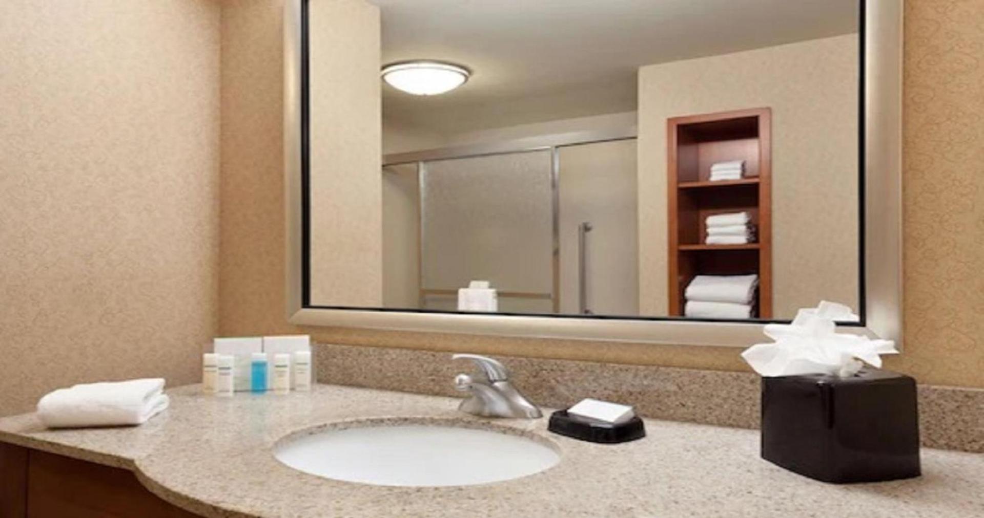 Hampton Inn & Suites East Hartford photo 40
