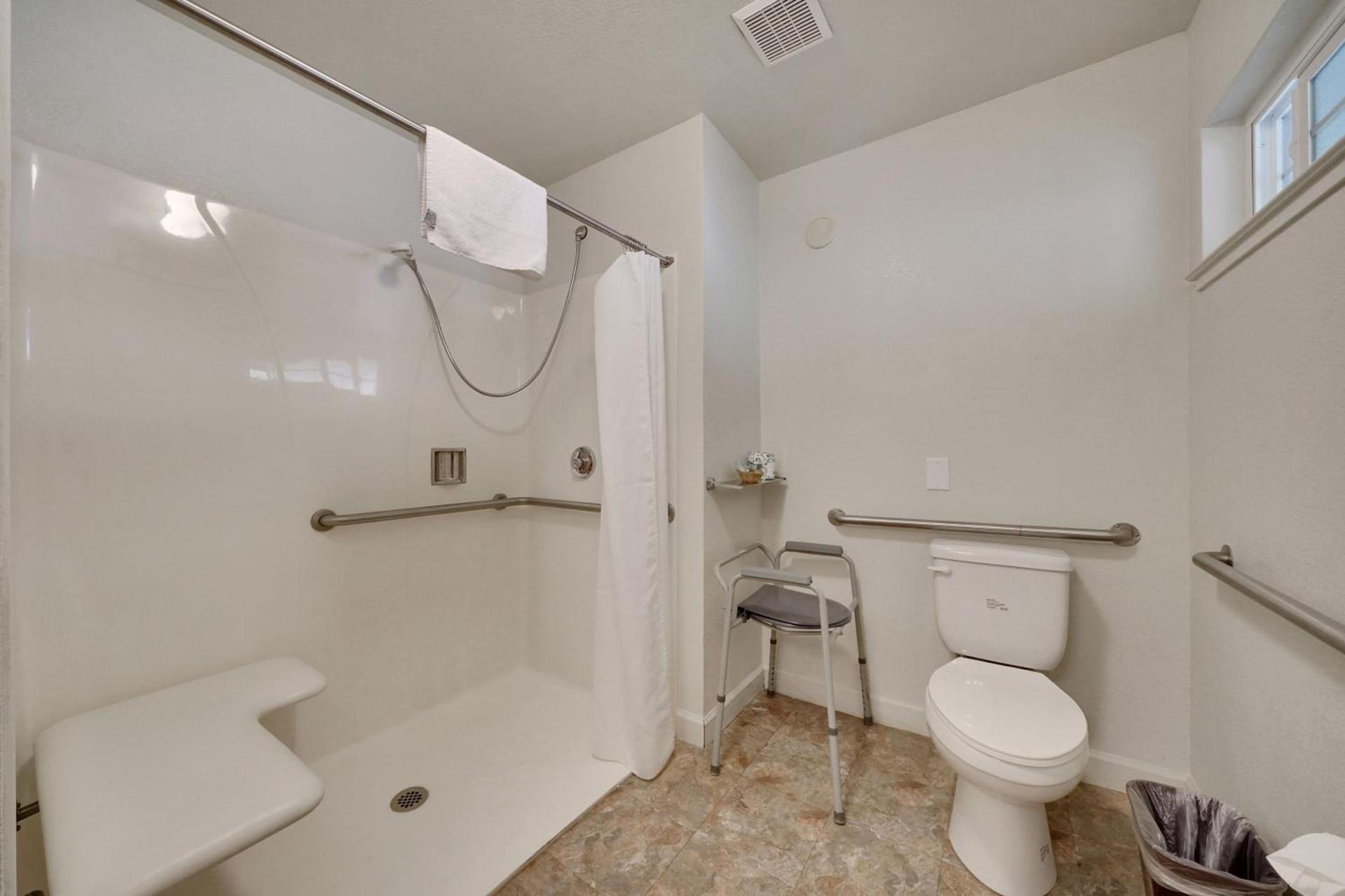 Quality Inn & Suites Jackson photo 68