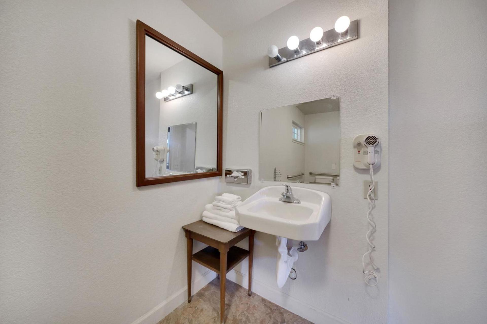 Quality Inn & Suites Jackson photo 71